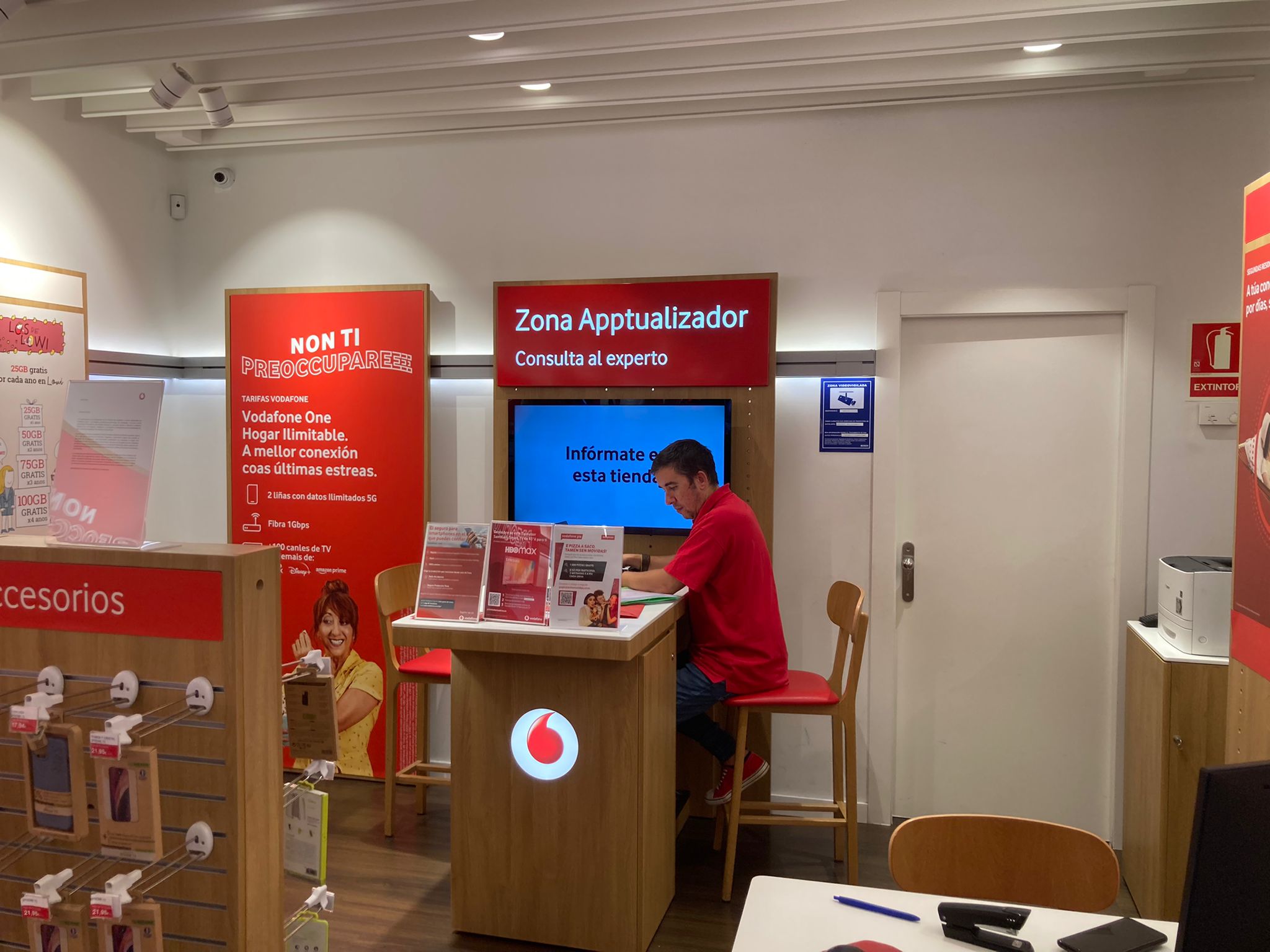 Vodafone La Coruña - CC Cuatro Caminos foto