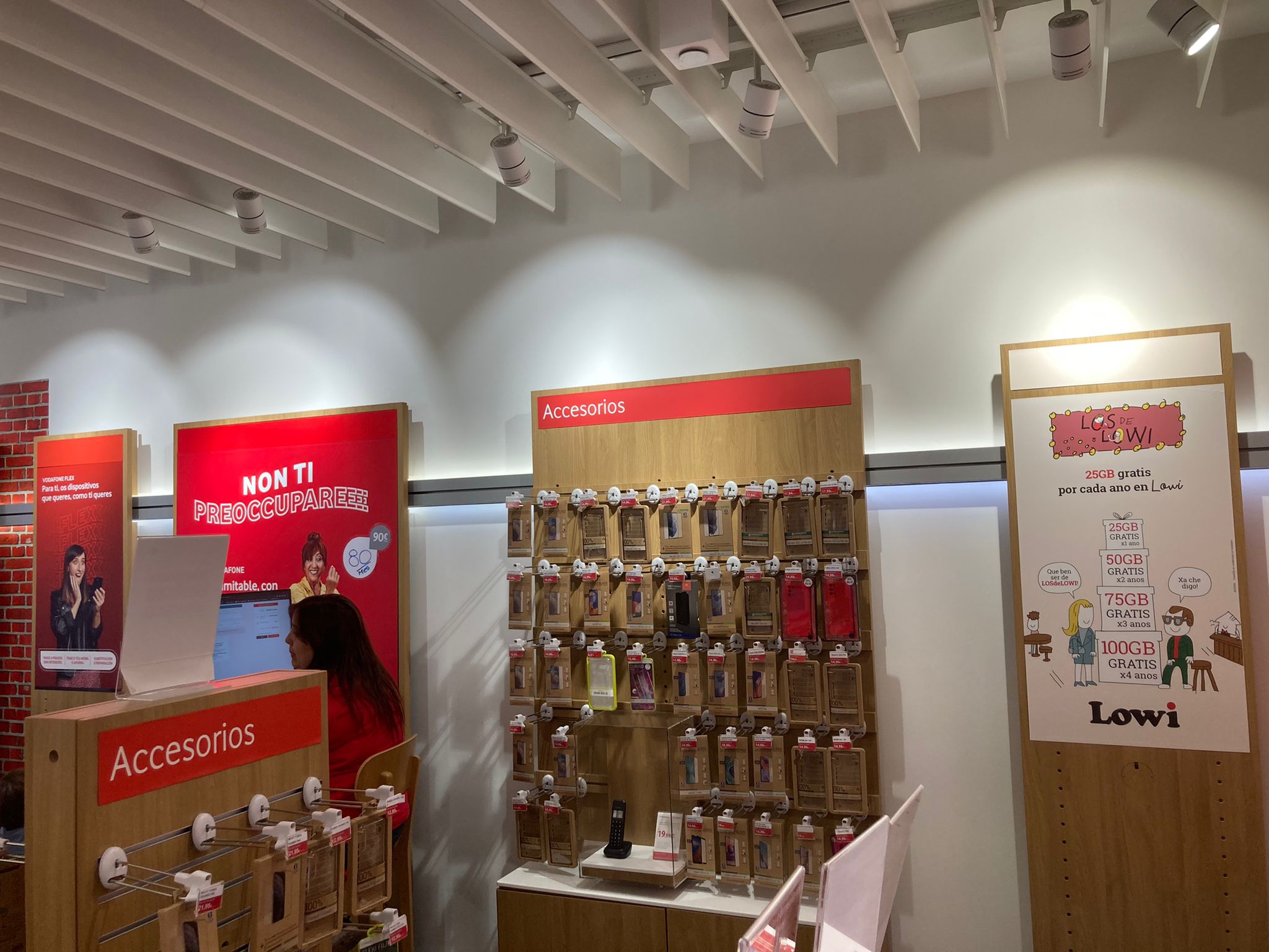 Vodafone La Coruña - CC Cuatro Caminos foto