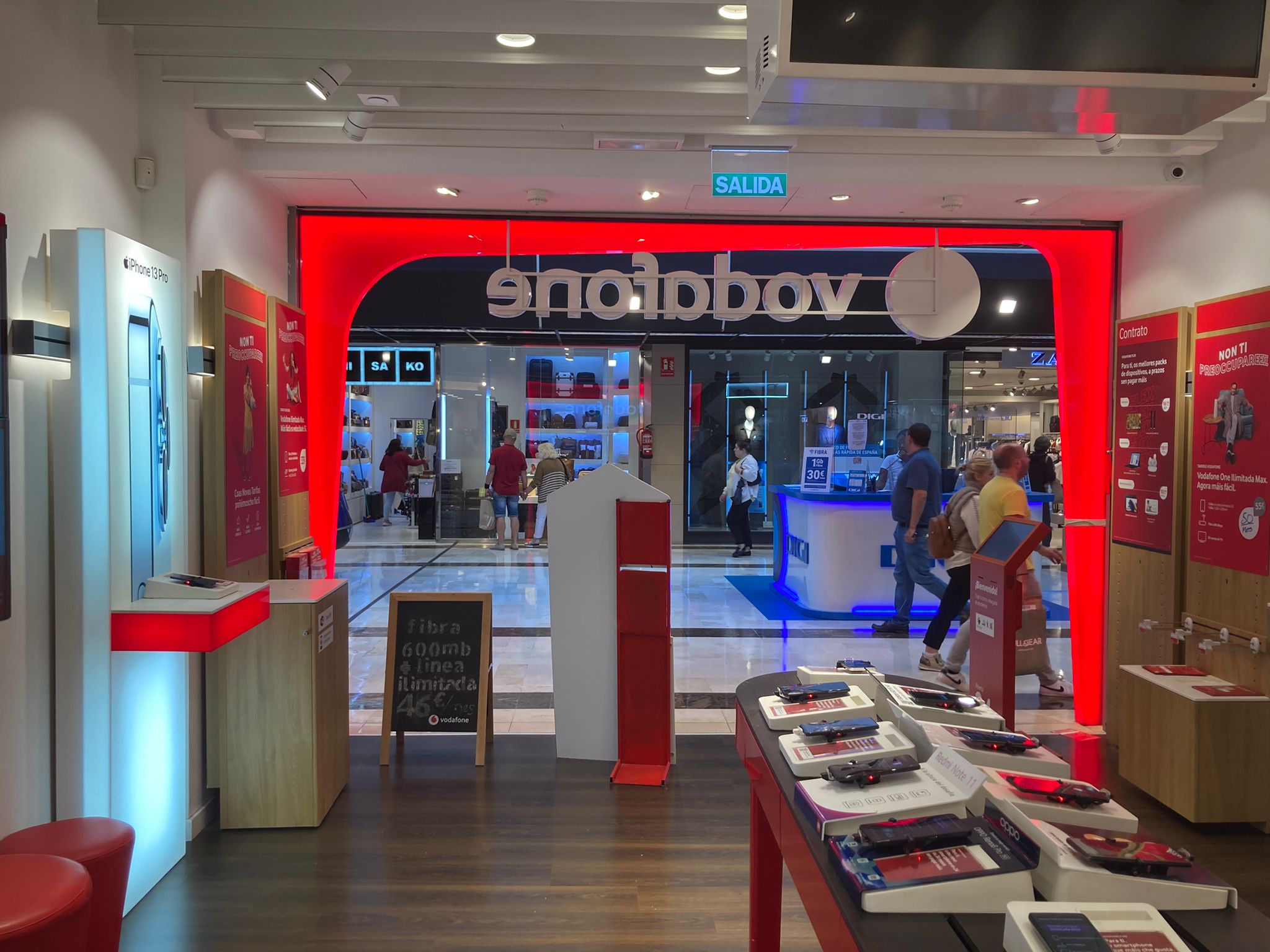 Vodafone La Coruña - CC Cuatro Caminos foto