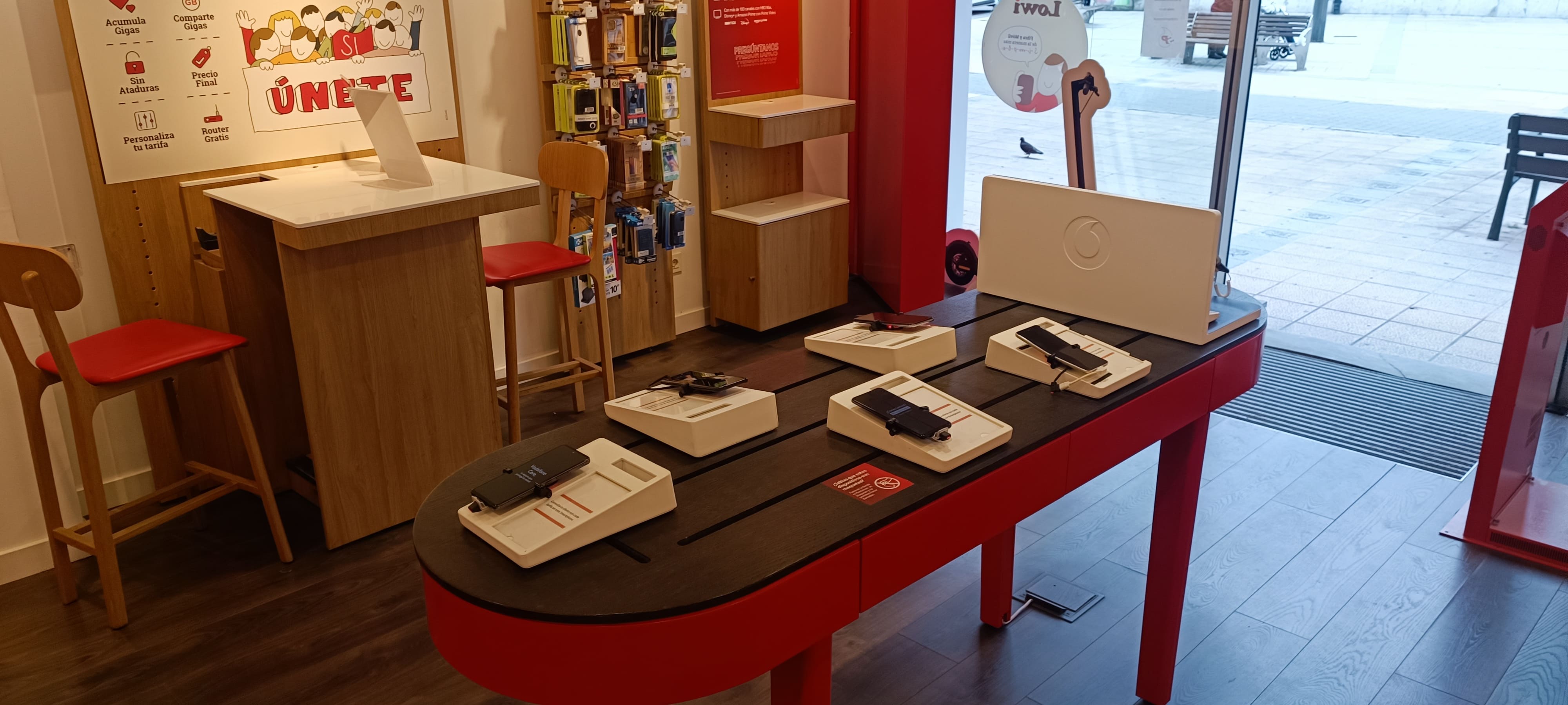 Vodafone La Felguera - Celestino Cabezas foto