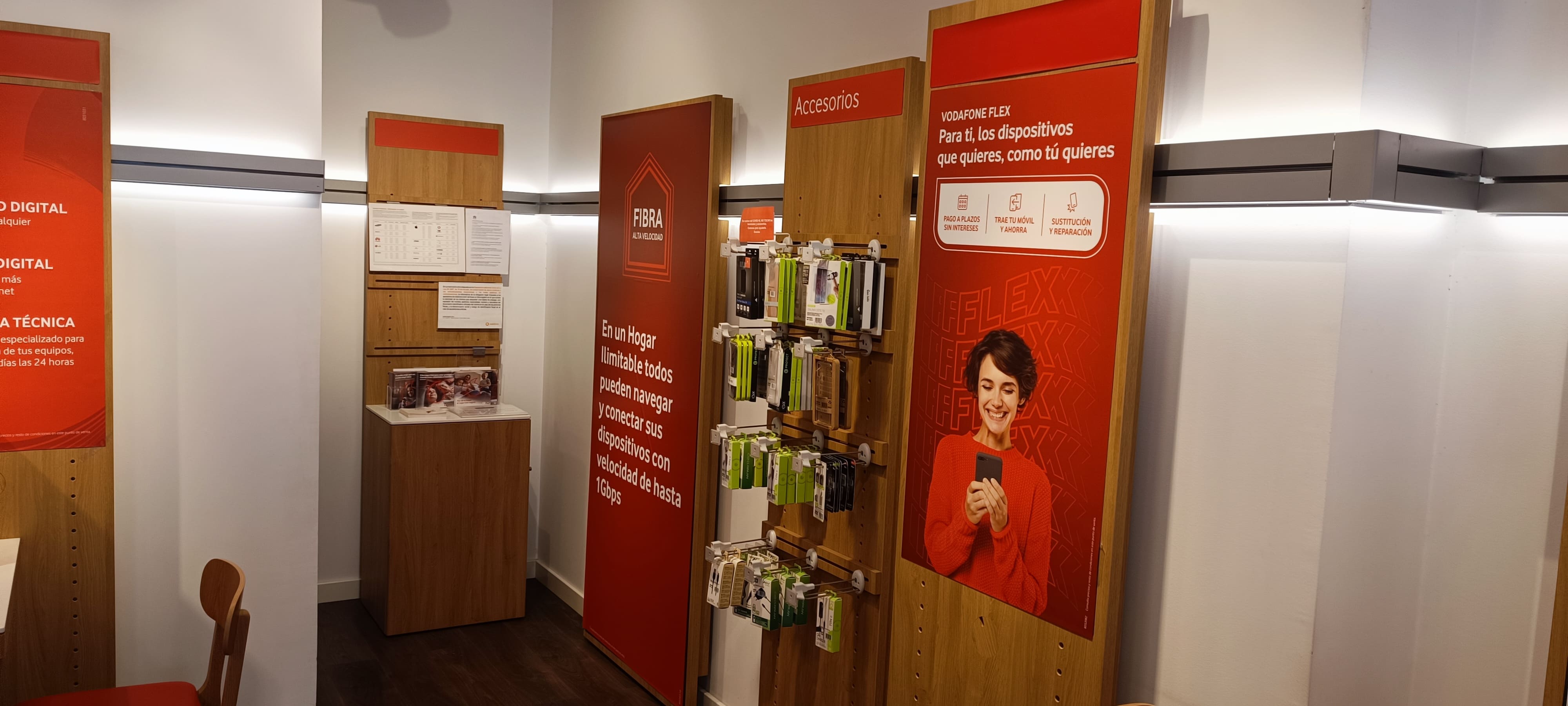 Vodafone La Felguera - Celestino Cabezas foto