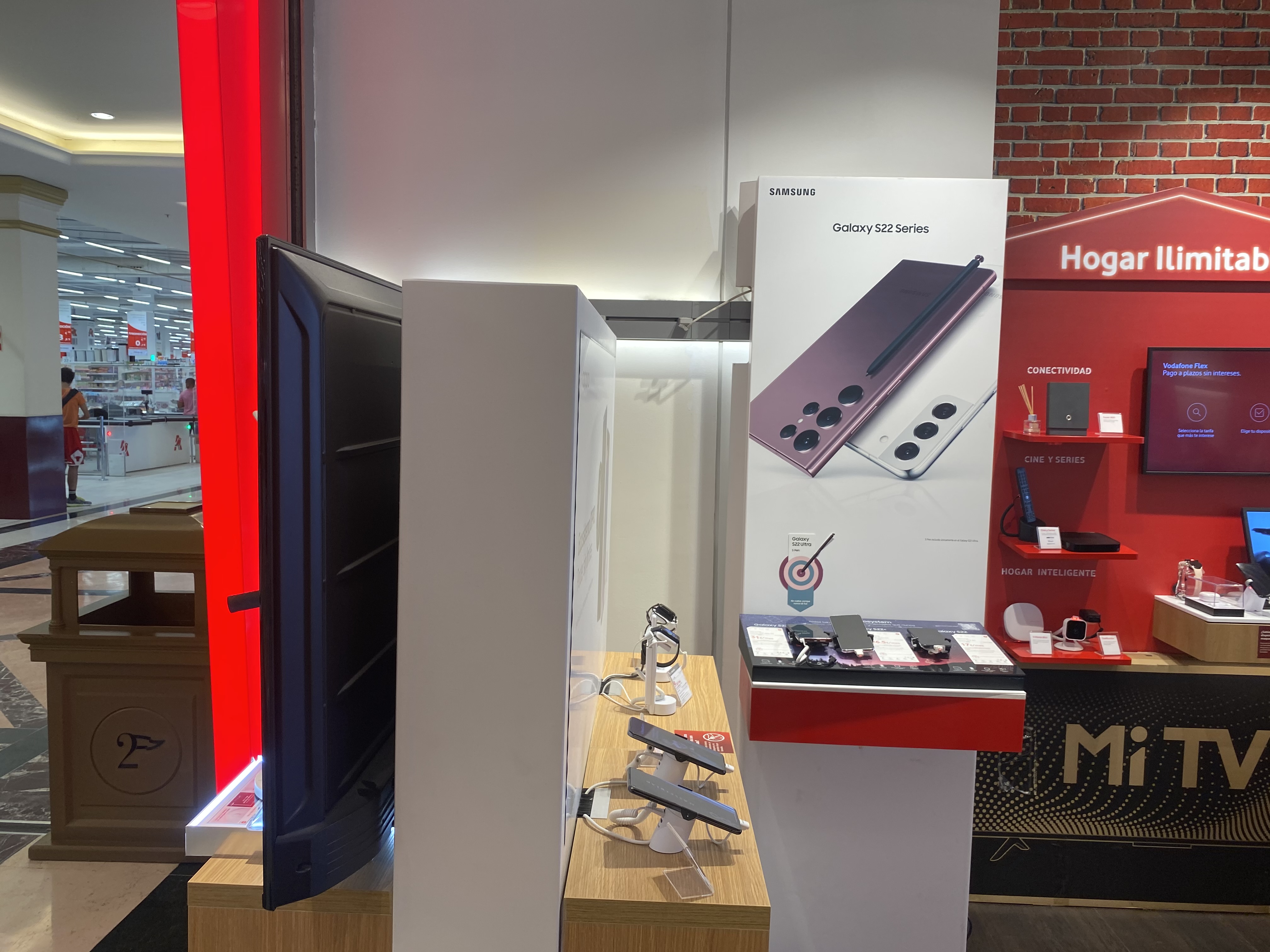 Vodafone Plaza Mar 2 foto