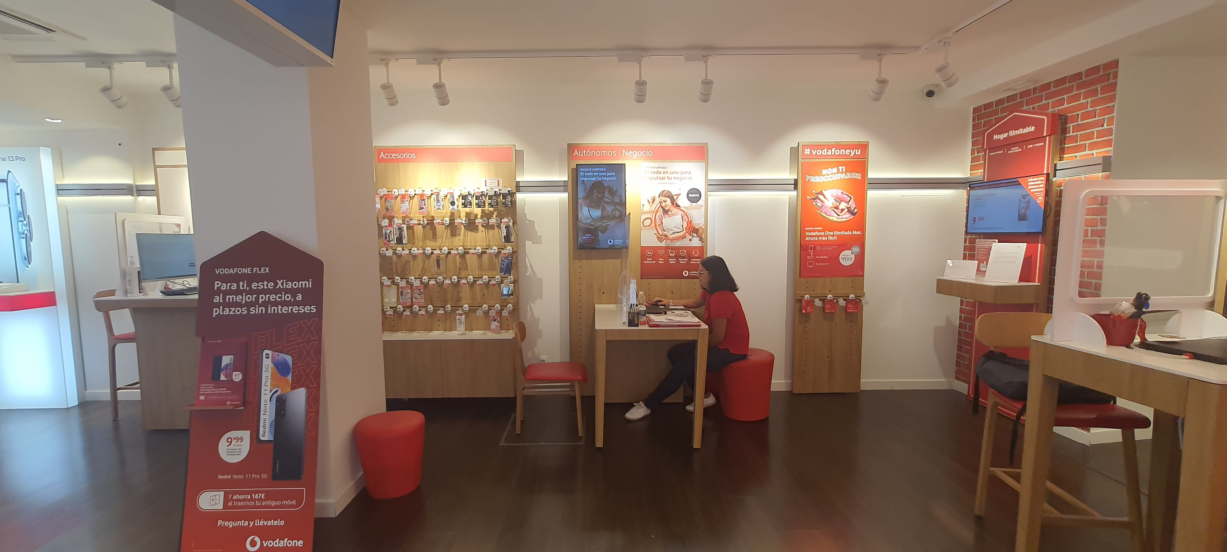Vodafone Sanlúcar - C/ Ancha foto