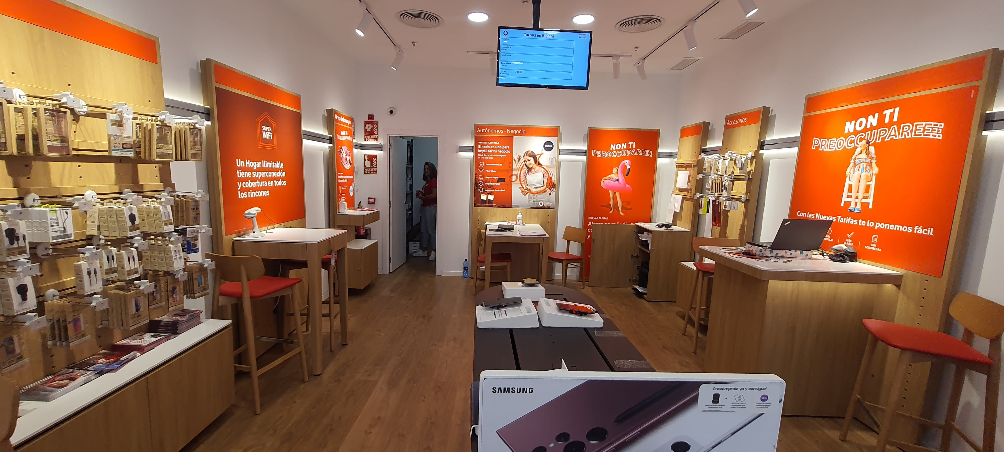 Vodafone Sevilla - CC Los Arcos foto