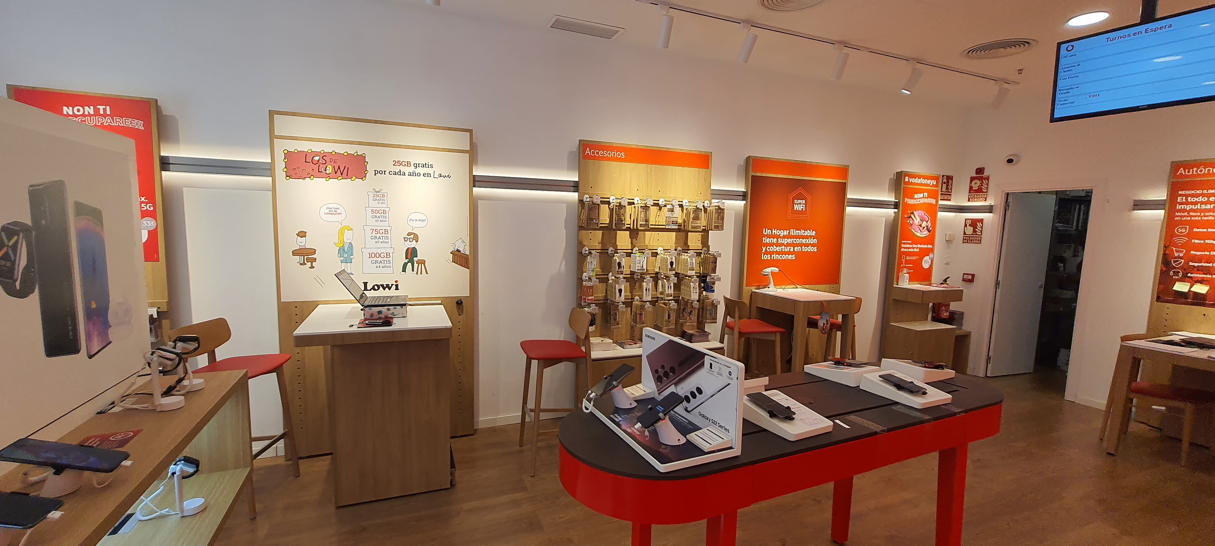 Vodafone Sevilla - CC Los Arcos foto