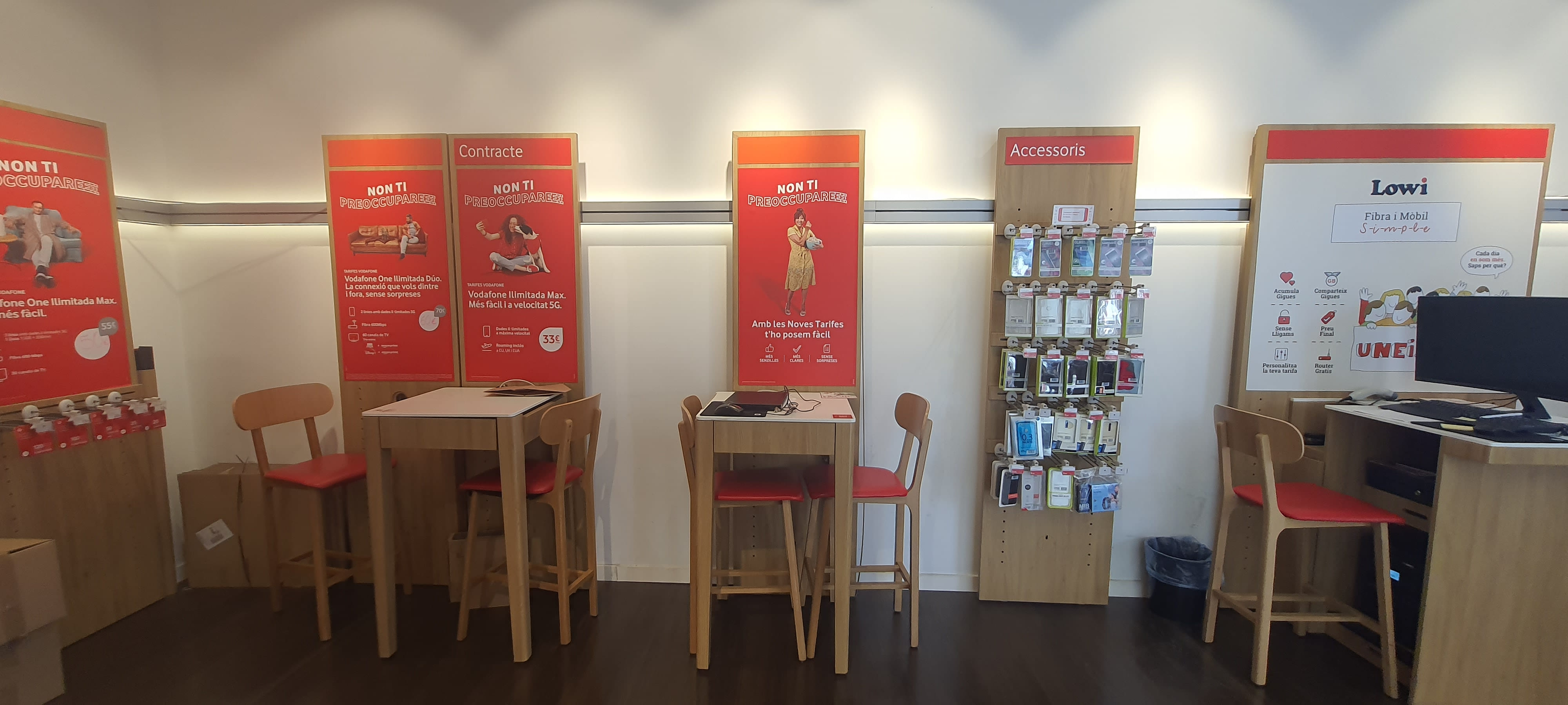 Vodafone Barcelona - CC La Maquinista foto