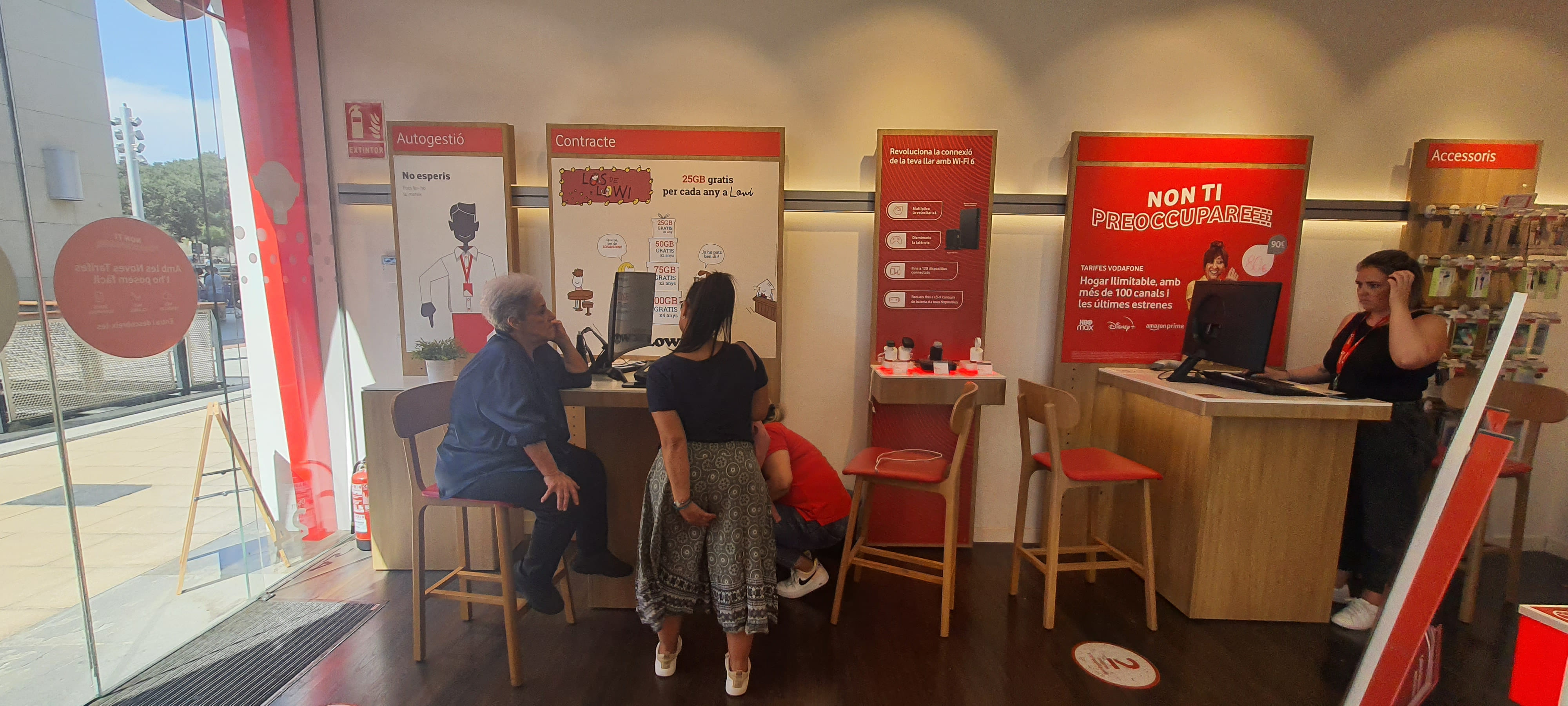 Vodafone Barcelona - CC La Maquinista foto