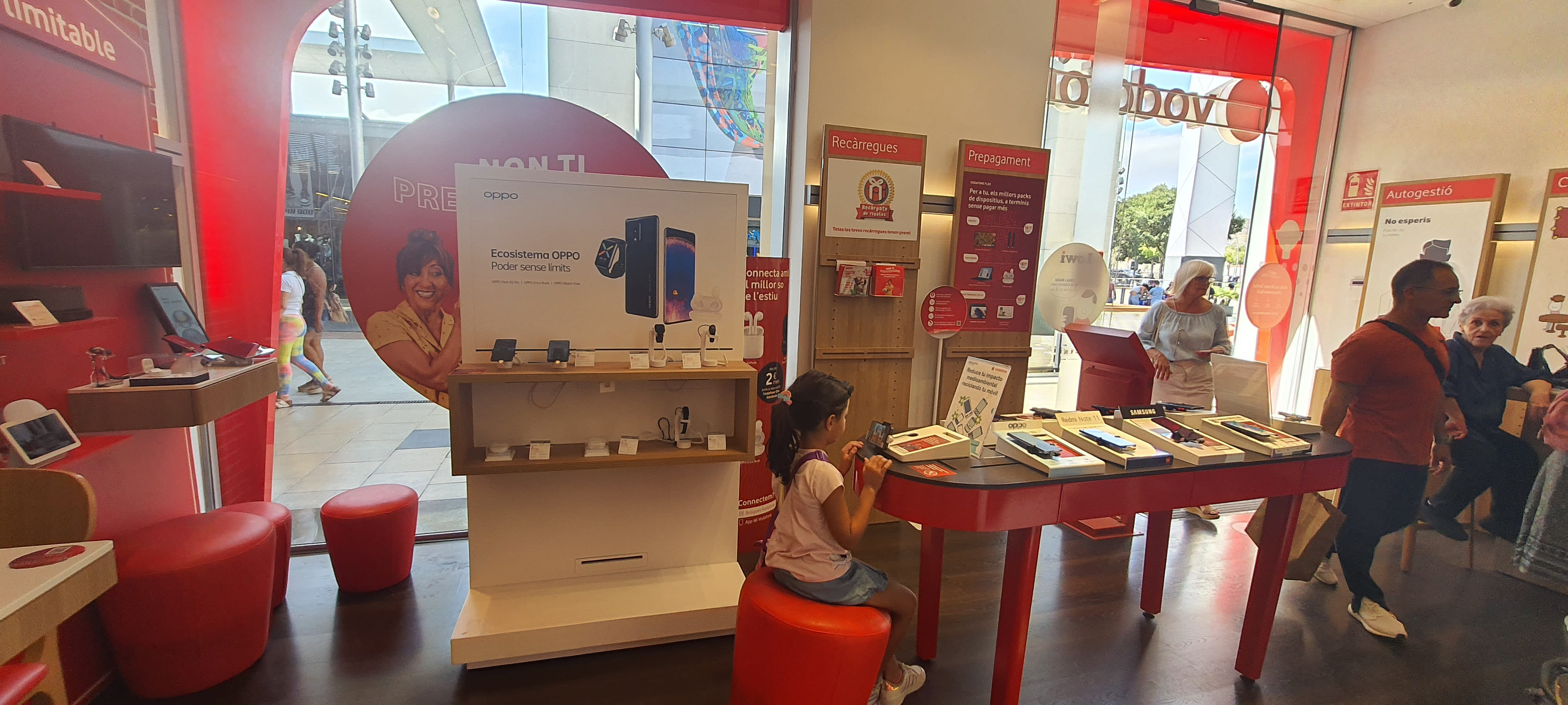 Vodafone Barcelona - CC La Maquinista foto