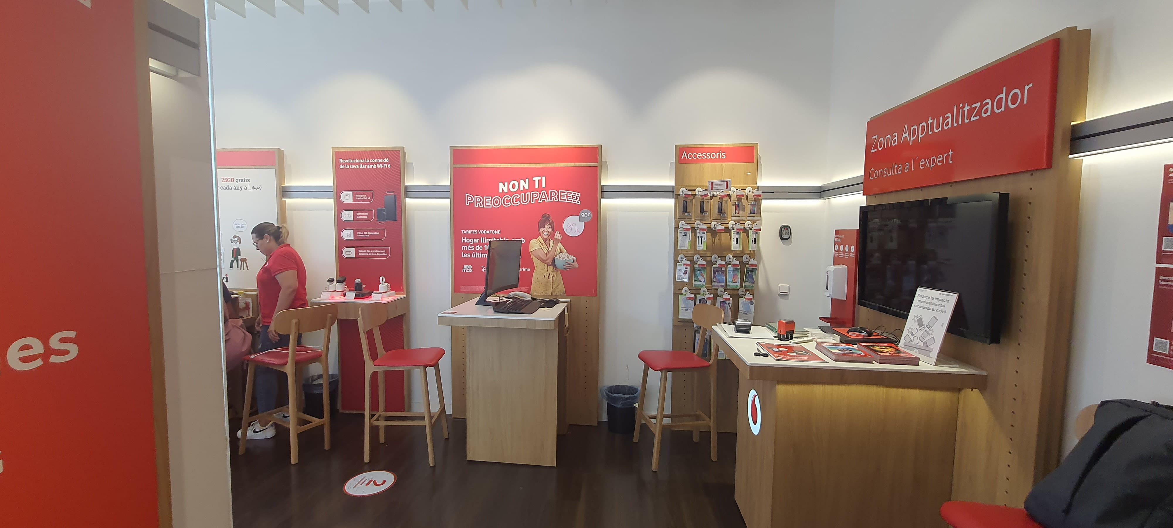 Vodafone Barcelona - CC La Maquinista foto