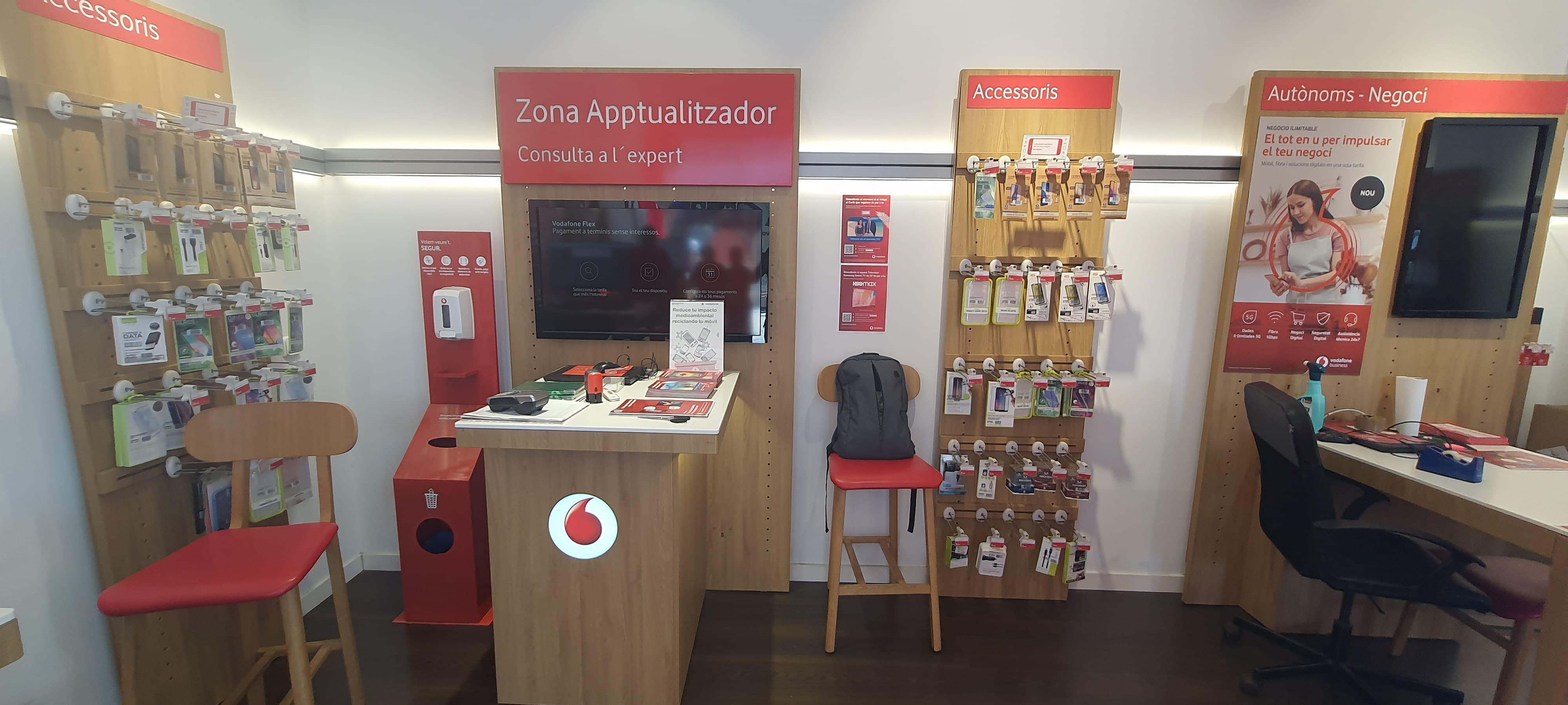 Vodafone Barcelona - CC La Maquinista foto