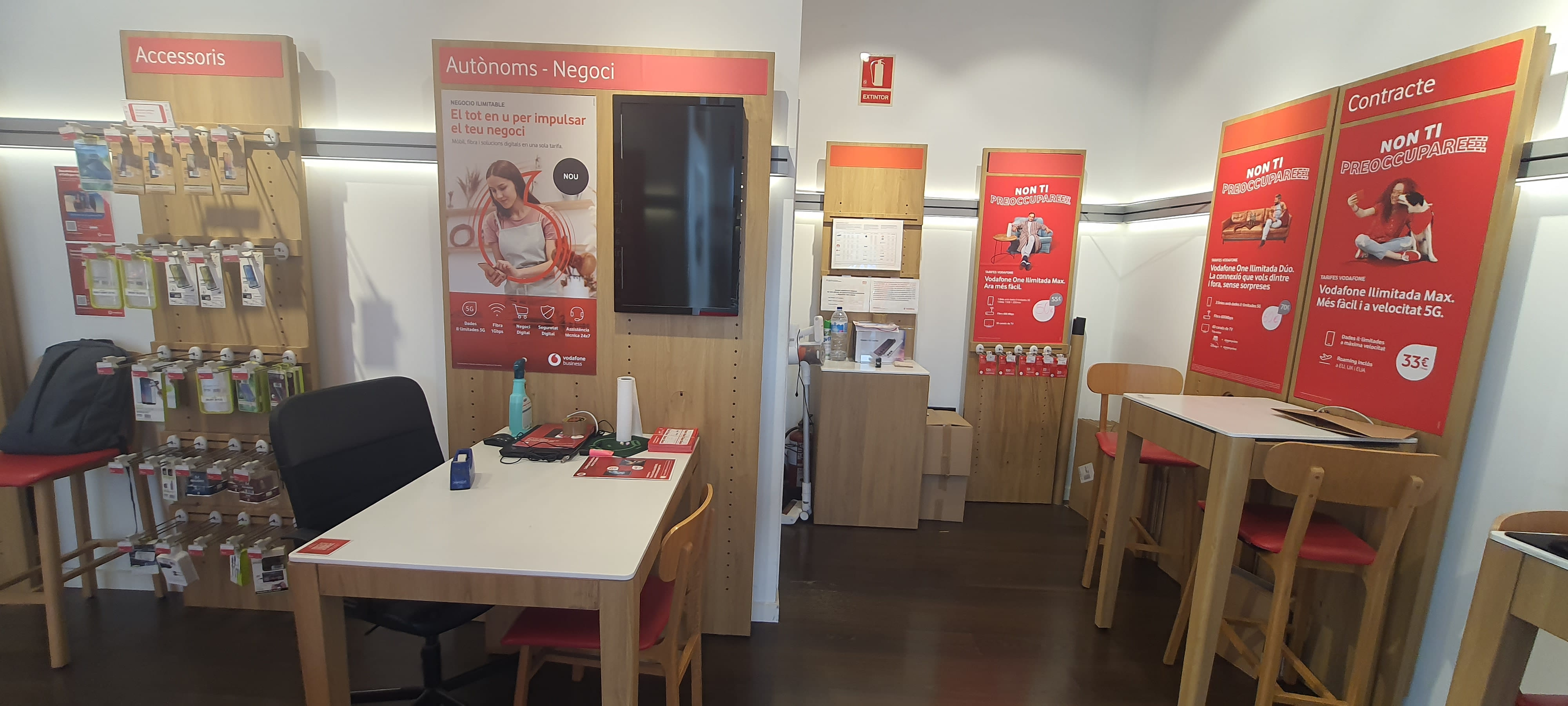 Vodafone Barcelona - CC La Maquinista foto