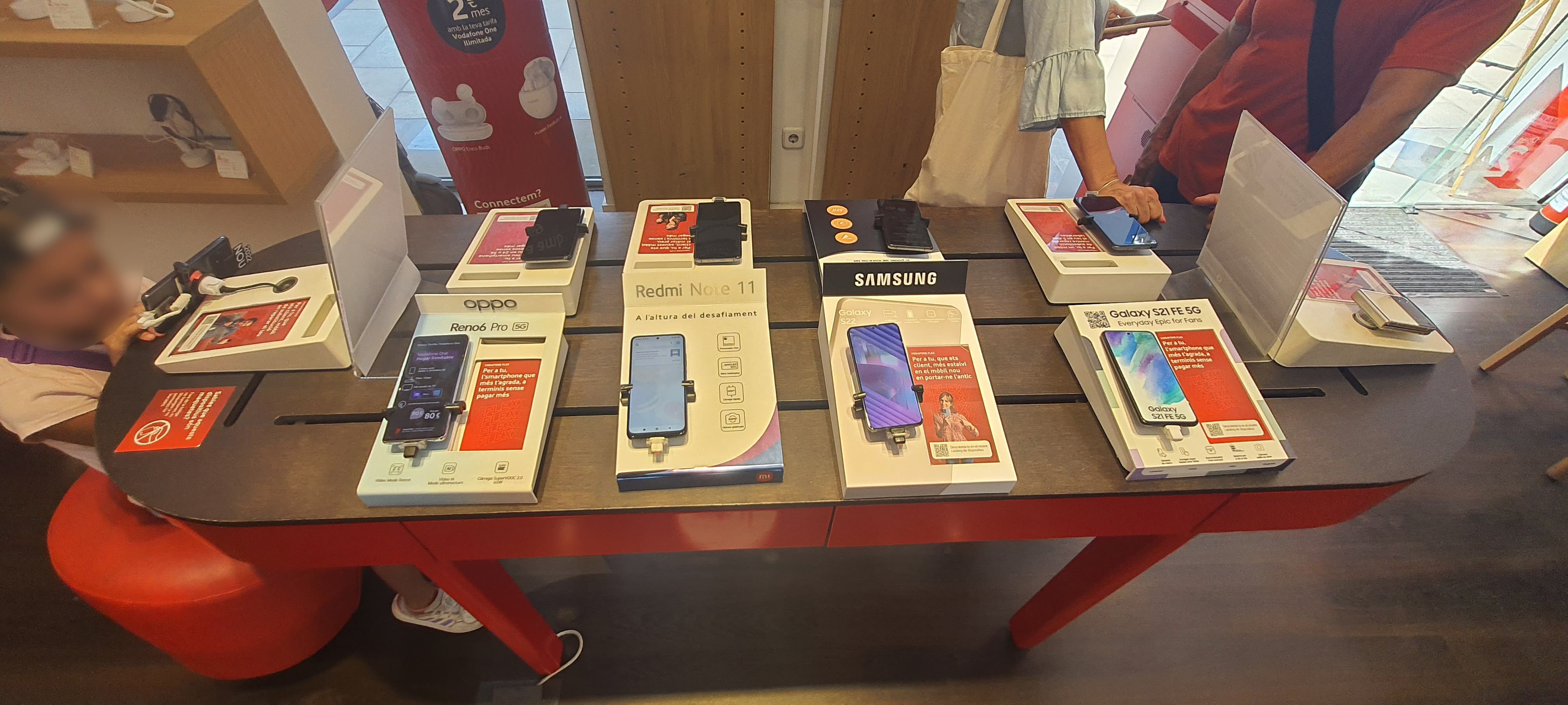 Vodafone Barcelona - CC La Maquinista foto