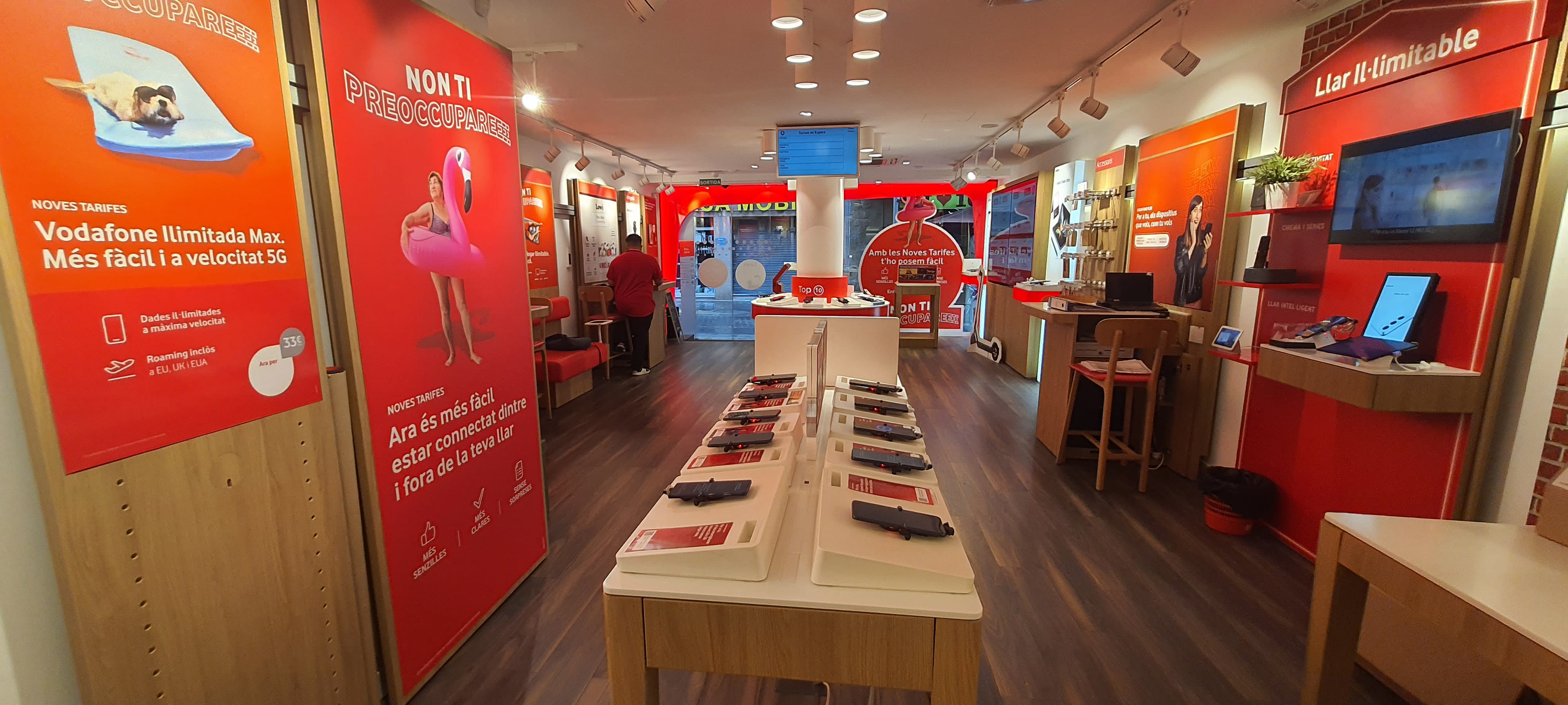 Vodafone Castelldefels - Esglesia foto