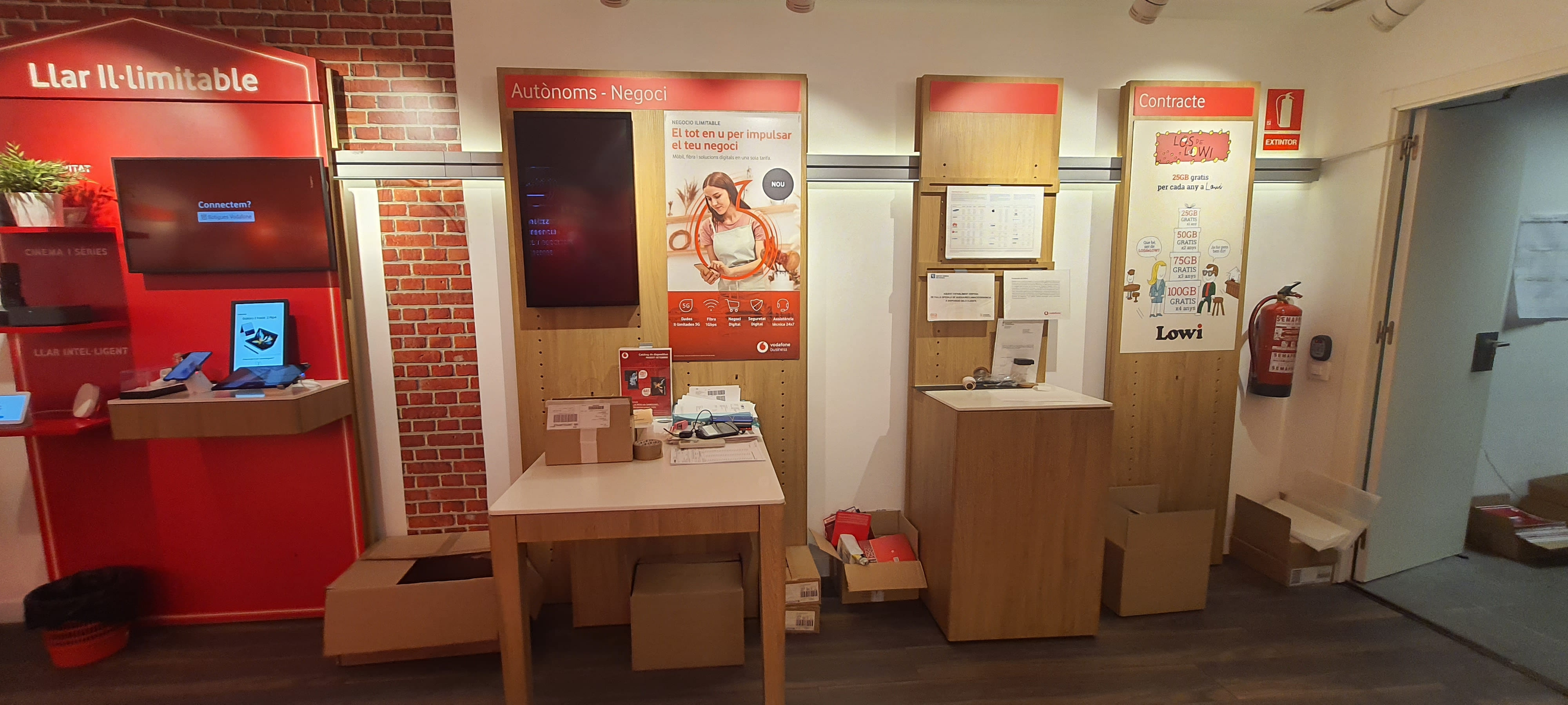 Vodafone Castelldefels - Esglesia foto