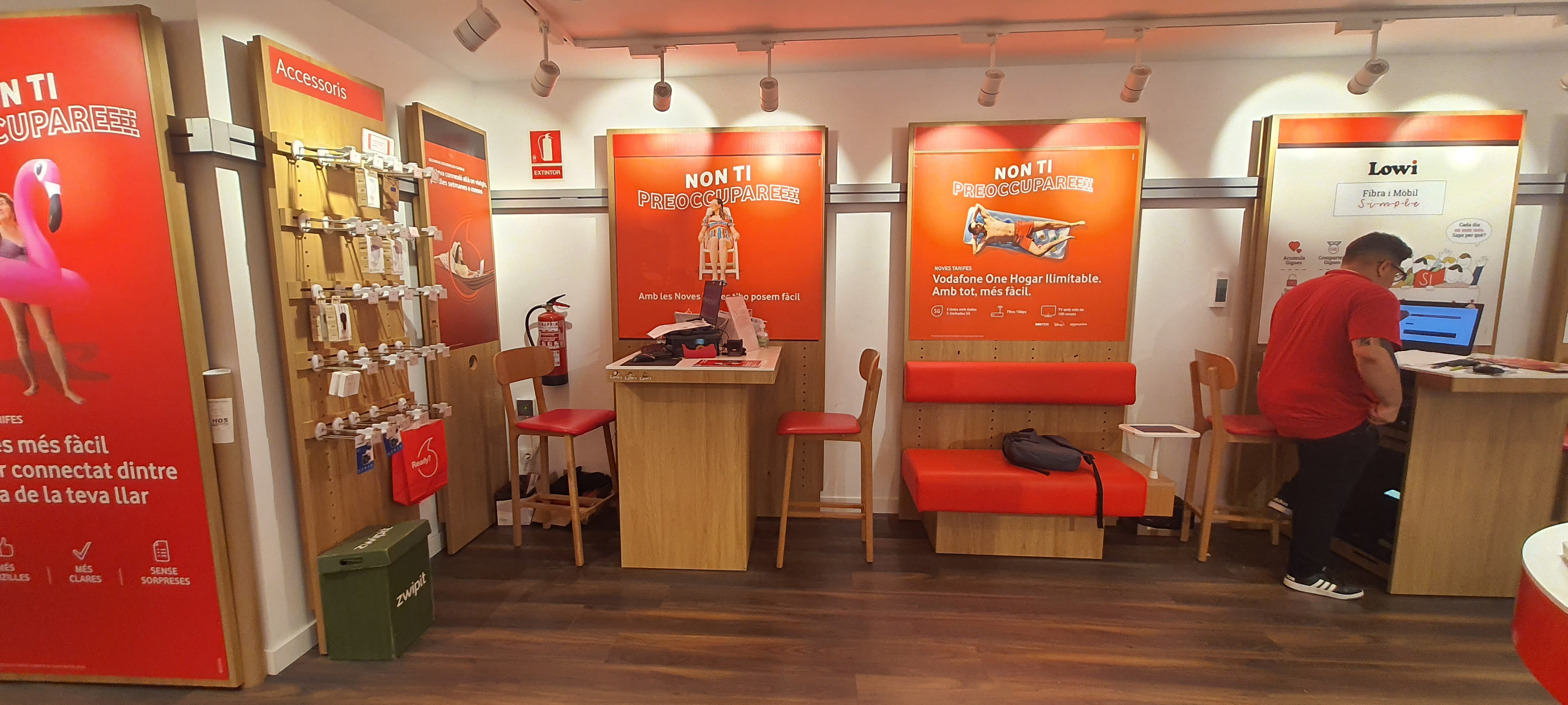 Vodafone Castelldefels - Esglesia foto