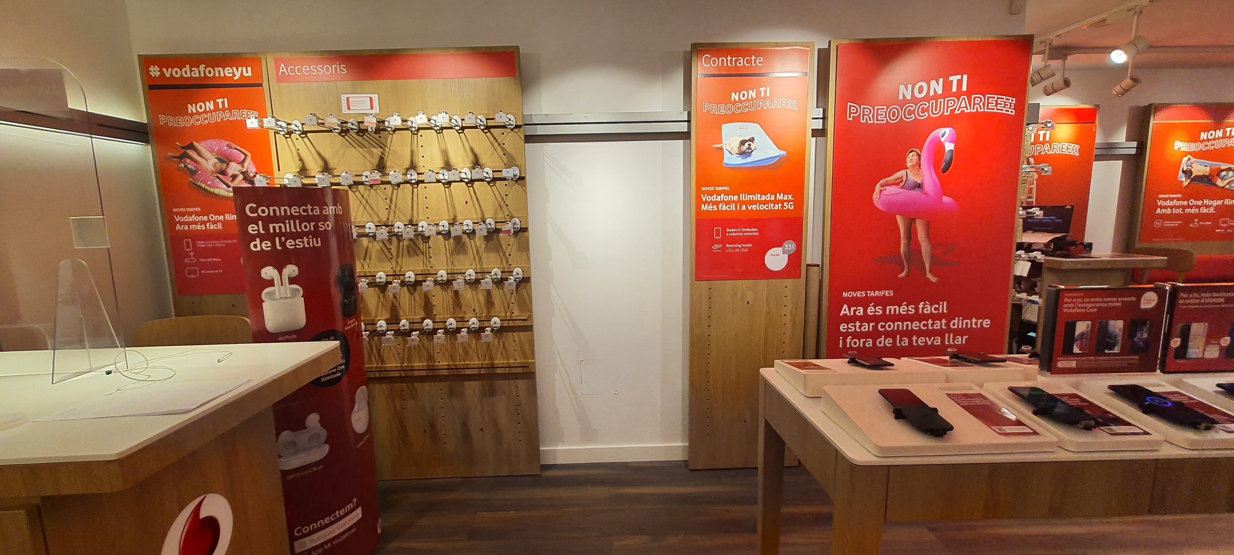 Vodafone Castelldefels - Esglesia foto