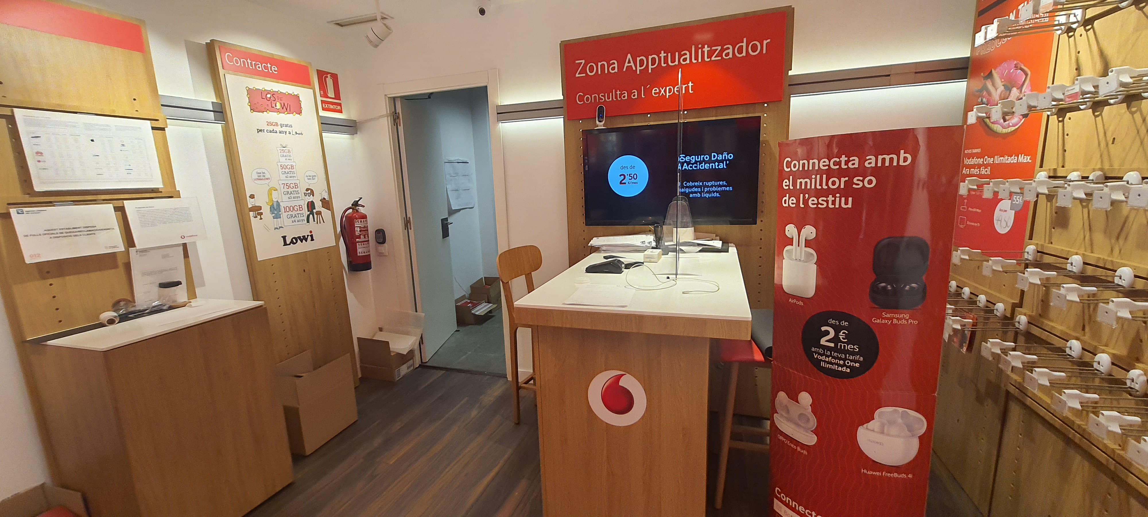 Vodafone Castelldefels - Esglesia foto