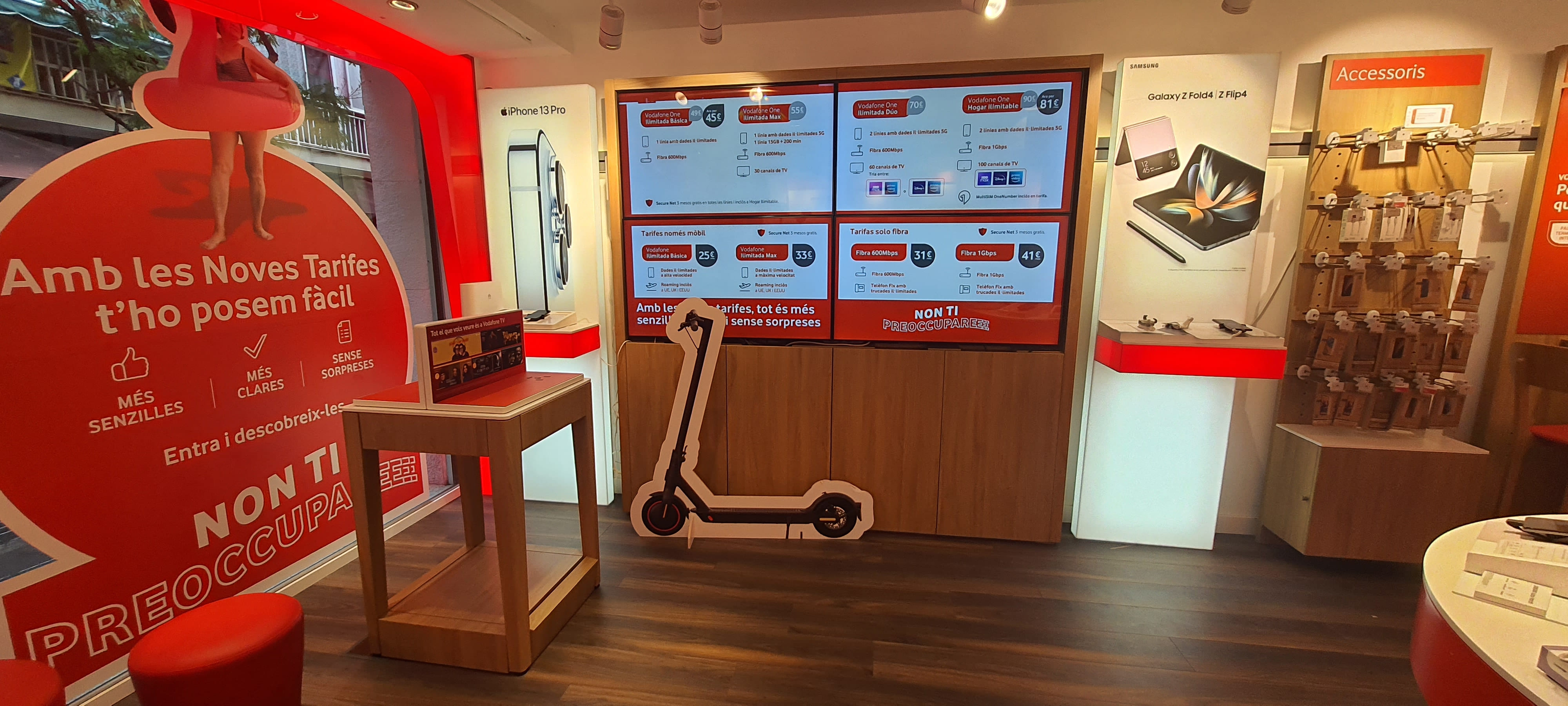 Vodafone Castelldefels - Esglesia foto