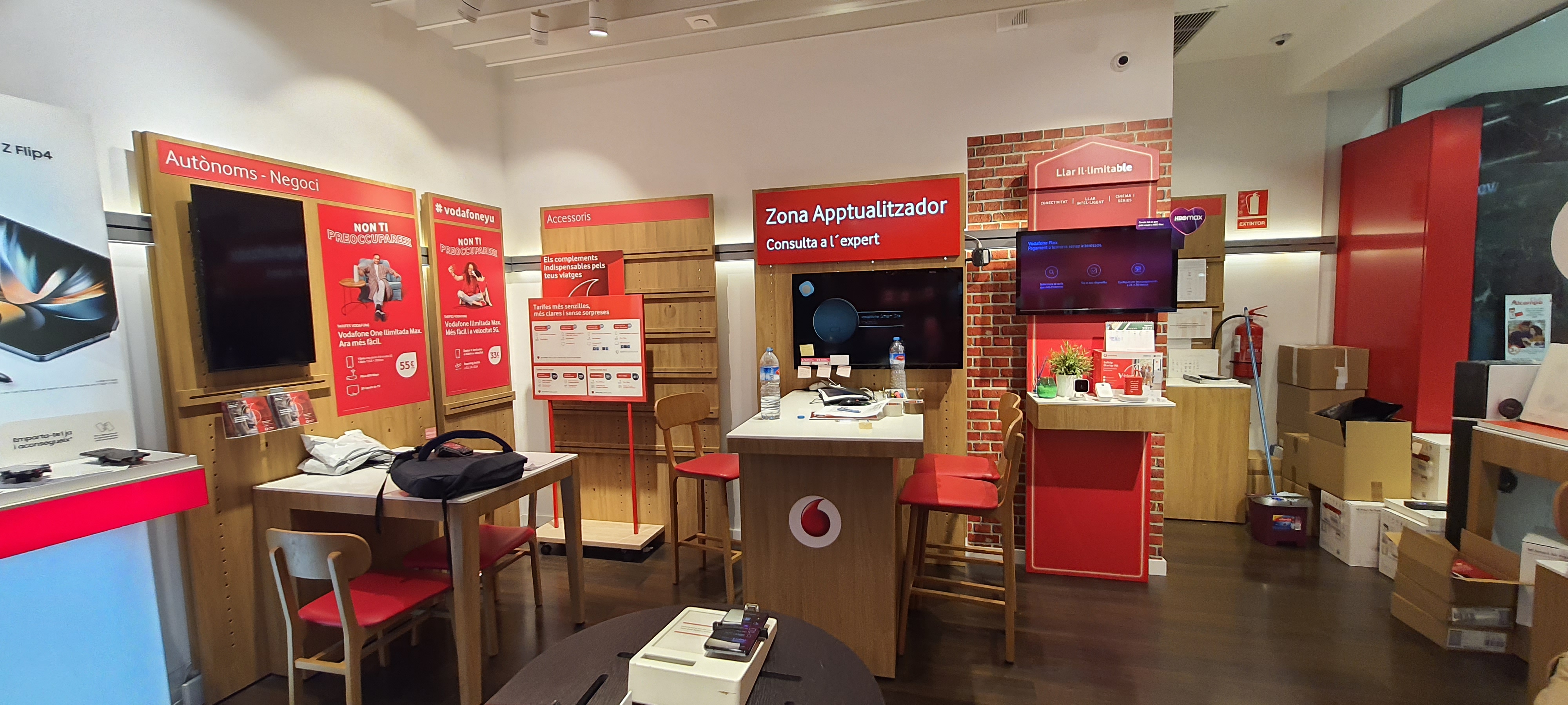 Vodafone Mataro - CC Mataro Parc foto