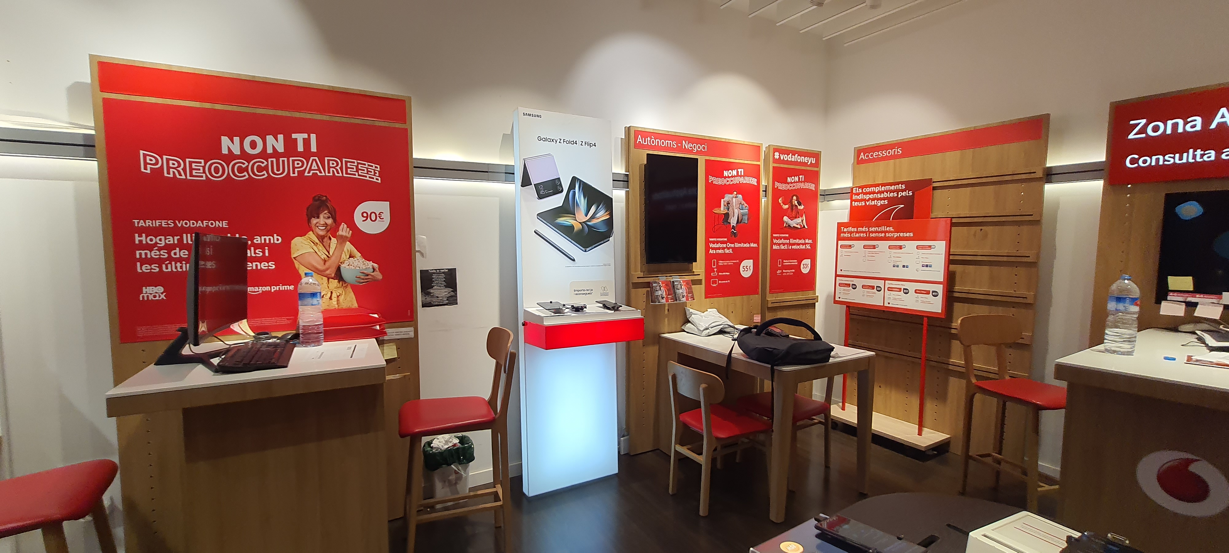 Vodafone Mataro - CC Mataro Parc foto