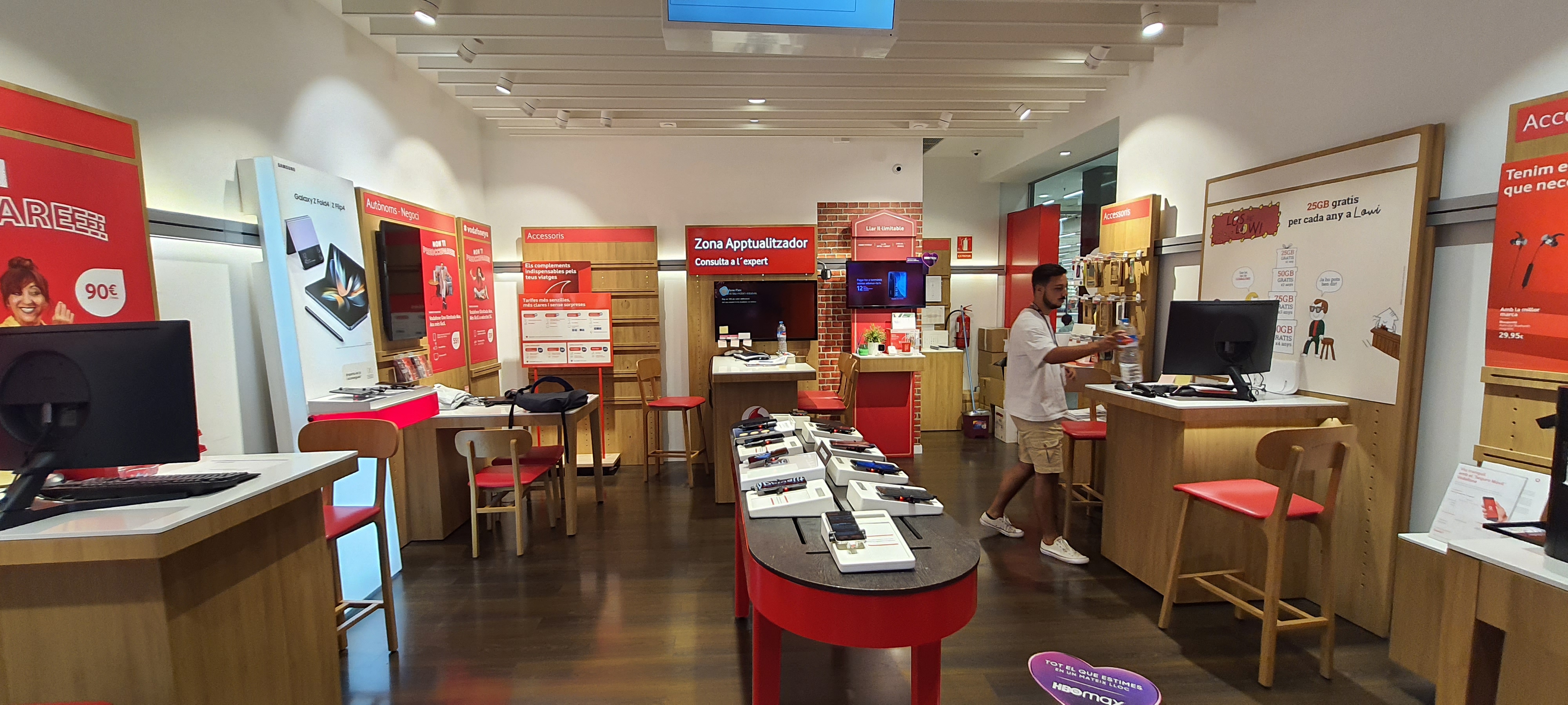 Vodafone Mataro - CC Mataro Parc foto