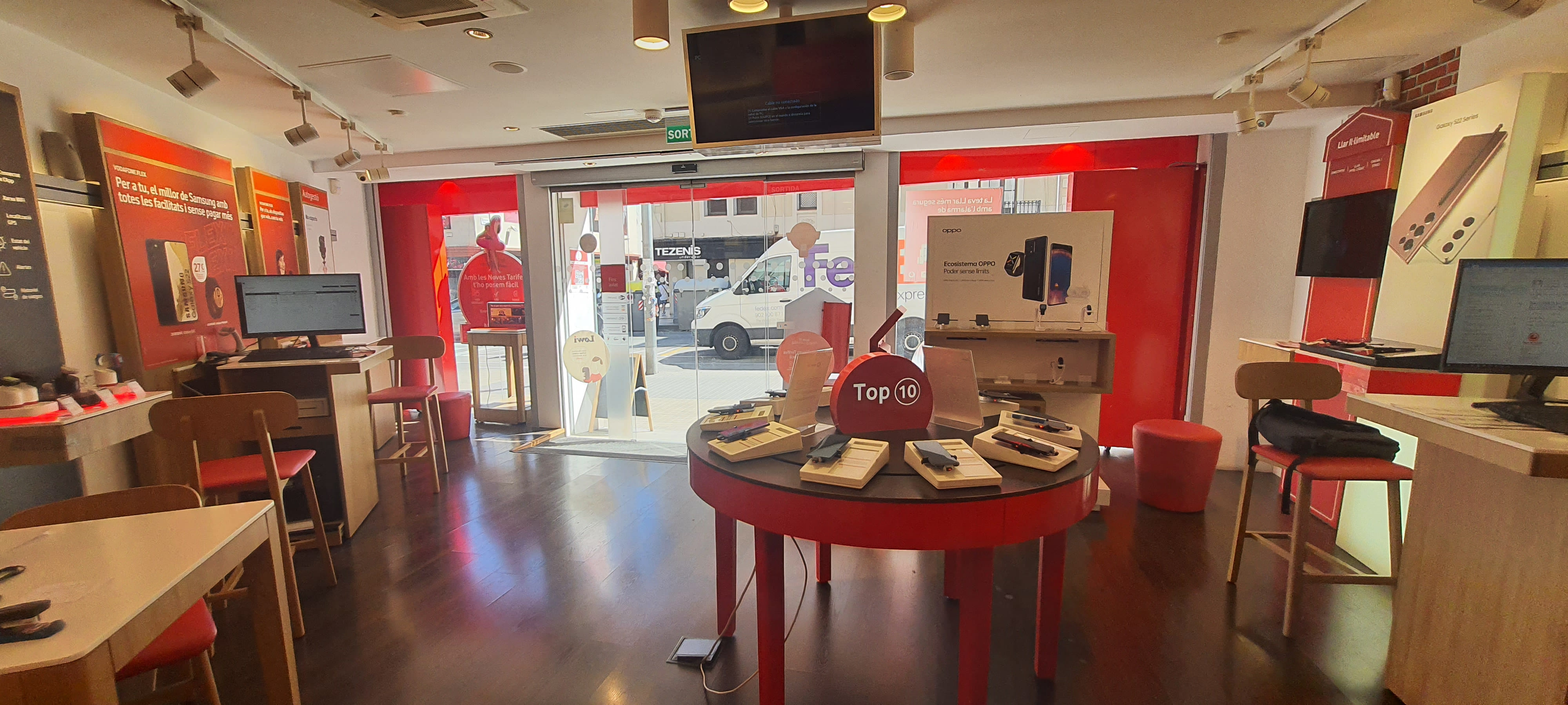 Vodafone Hospitalet - Collblanc foto