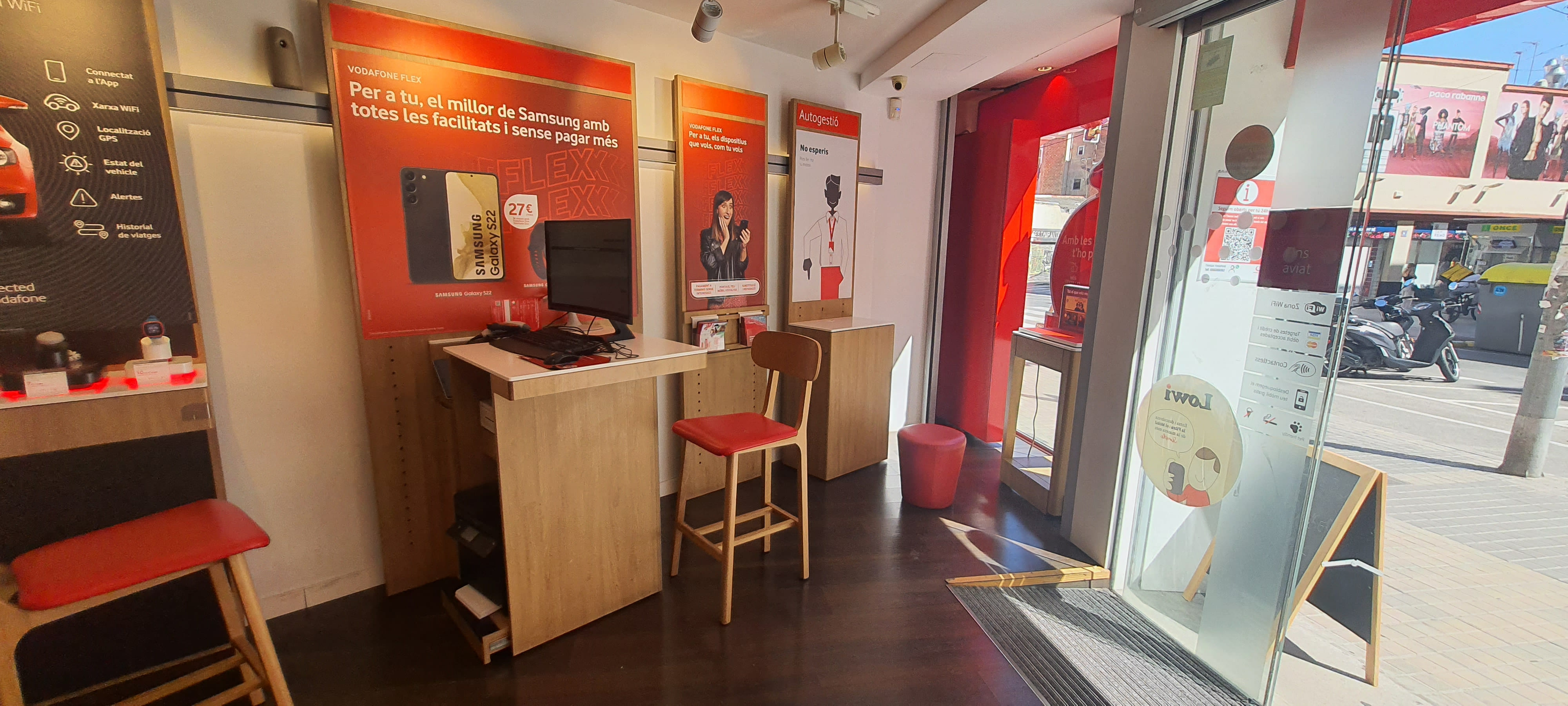 Vodafone Hospitalet - Collblanc foto