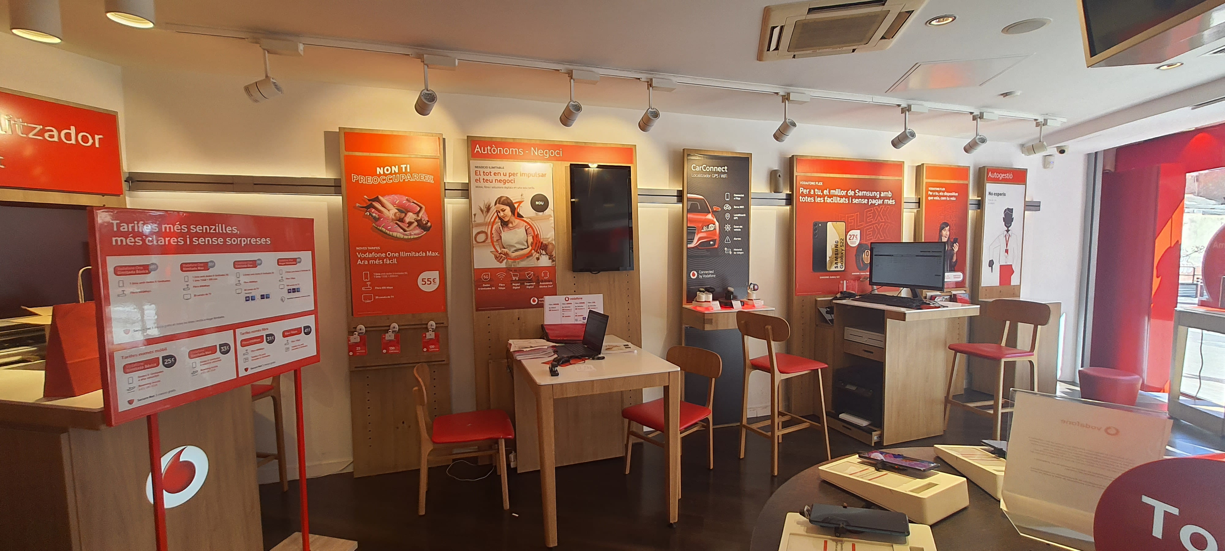 Vodafone Hospitalet - Collblanc foto