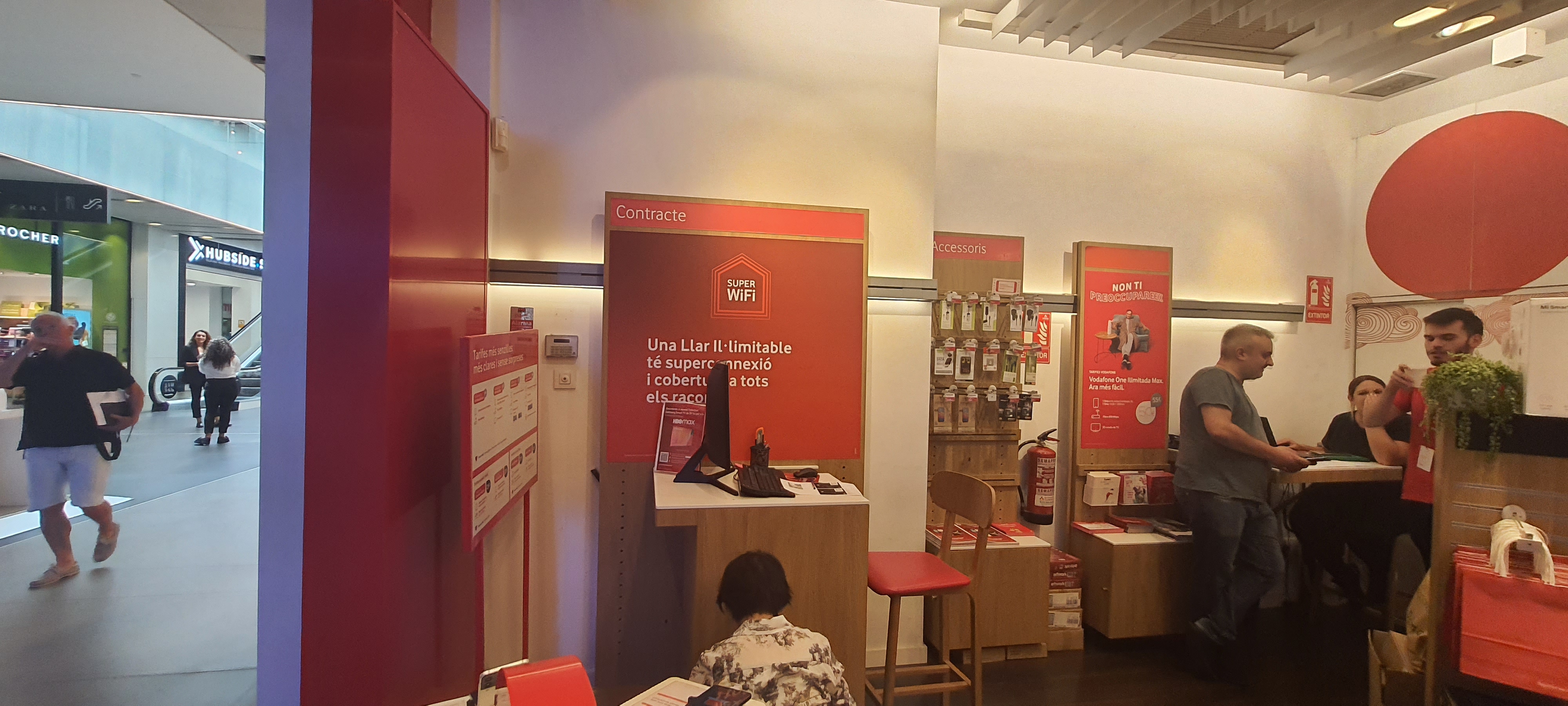 Vodafone Barcelona - CC Diagonal Mar foto