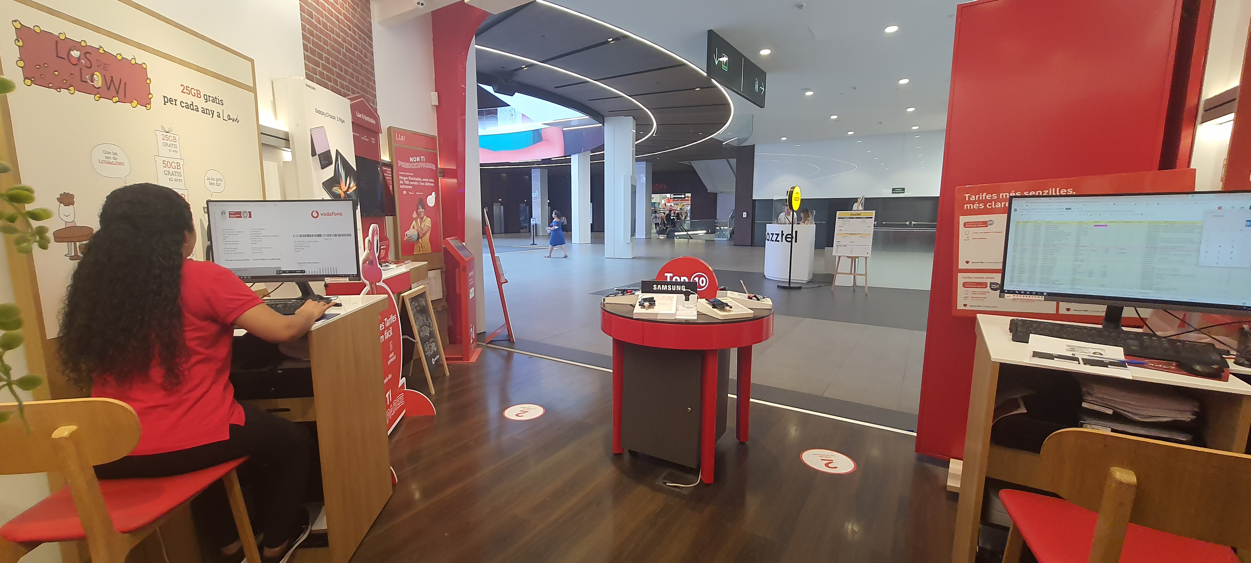 Vodafone Barcelona - CC Diagonal Mar foto