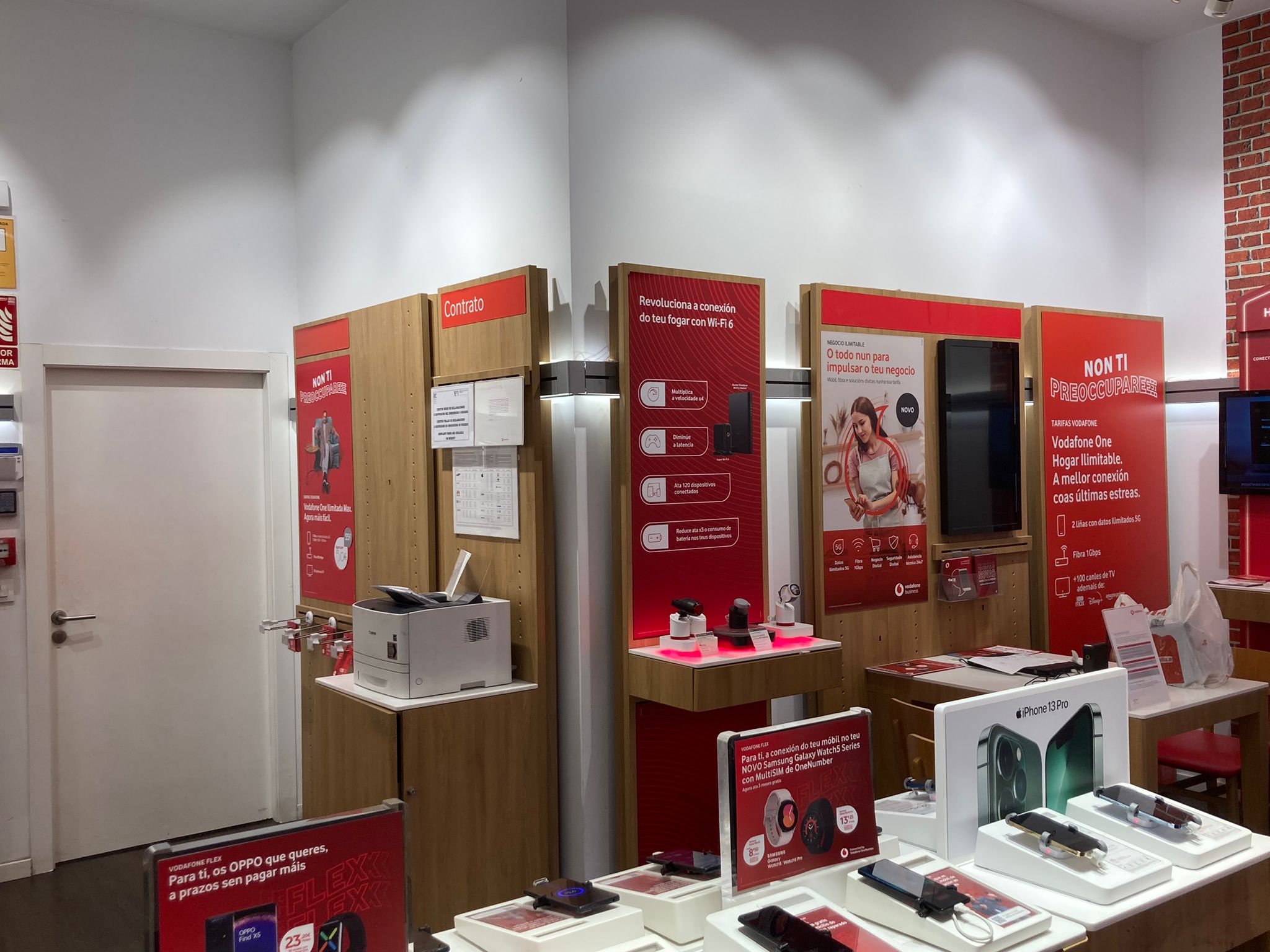 Vodafone La Coruña - CC Marineda Plaza foto