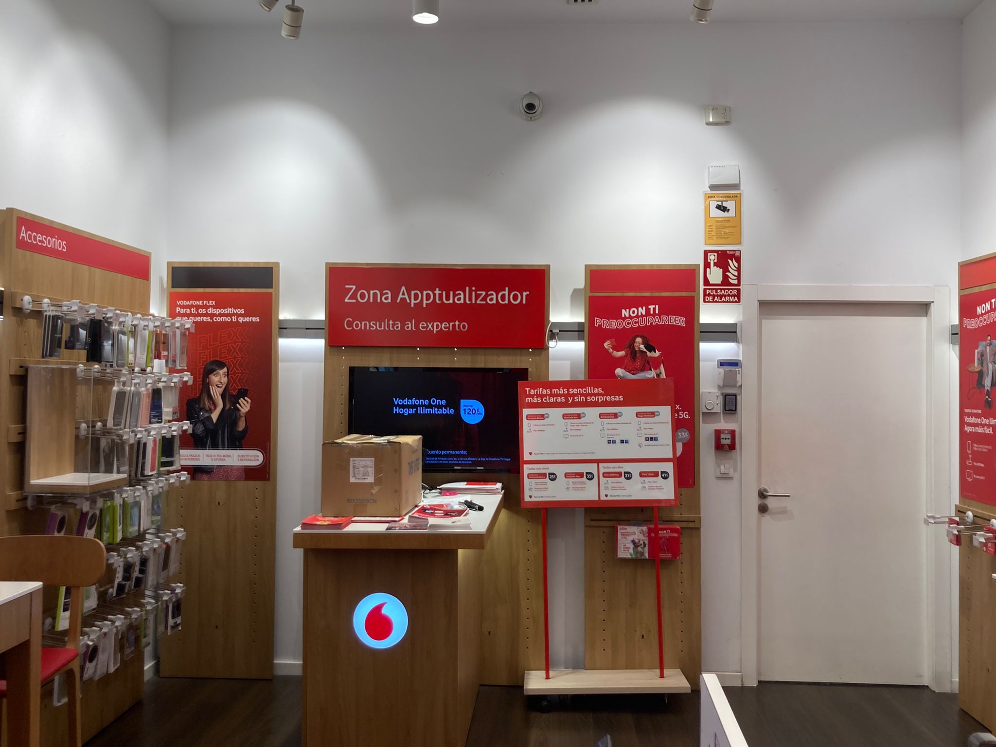 Vodafone La Coruña - CC Marineda Plaza foto
