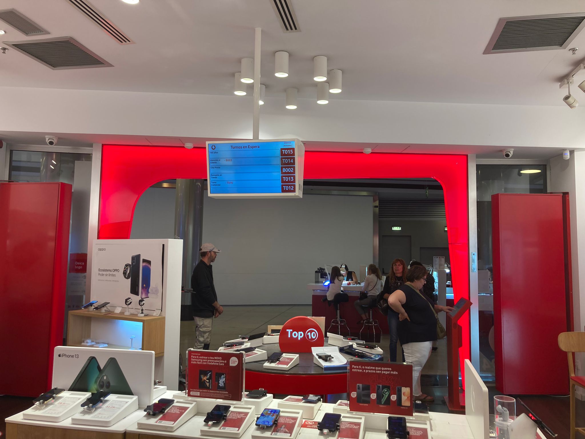 Vodafone La Coruña - CC Marineda Plaza foto