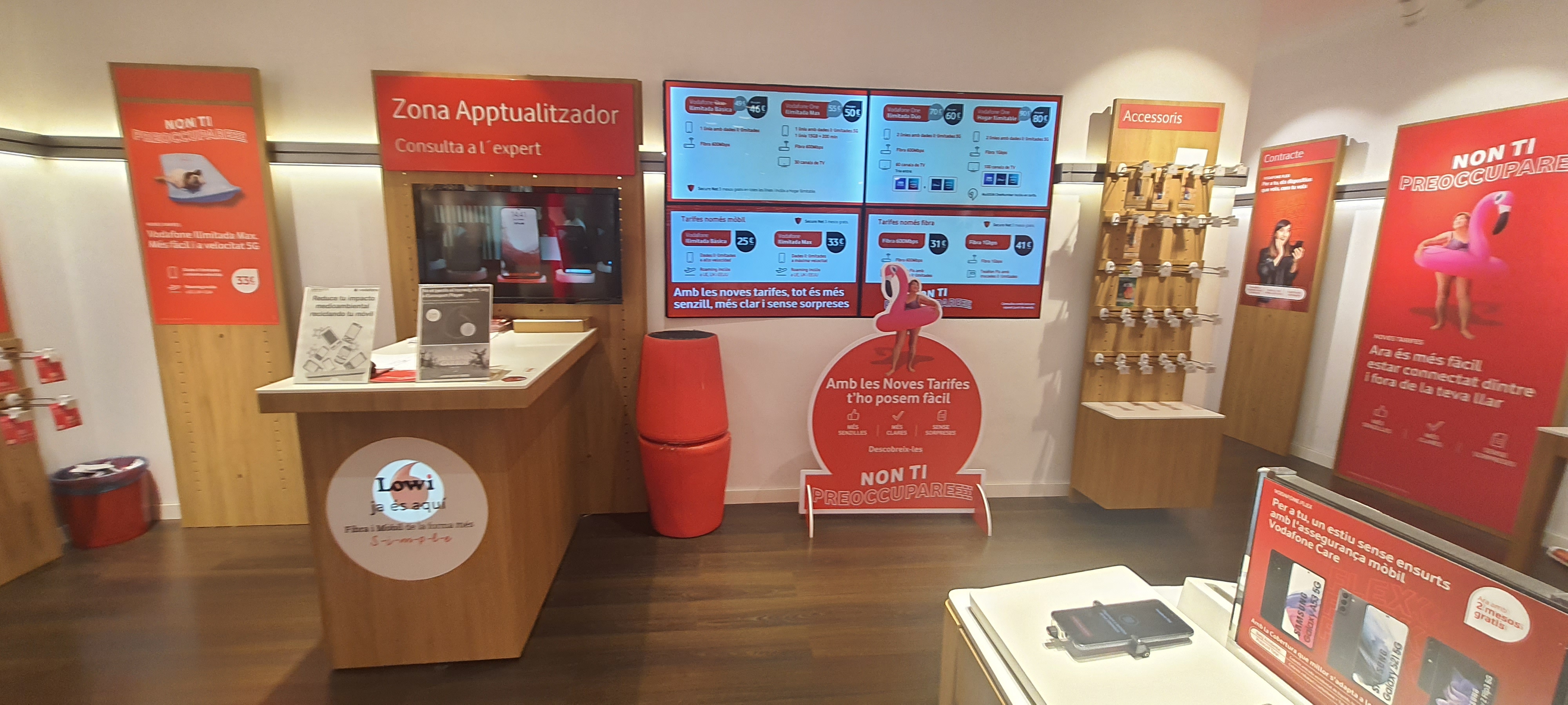 Vodafone Sant Quirze - CC Alcampo foto