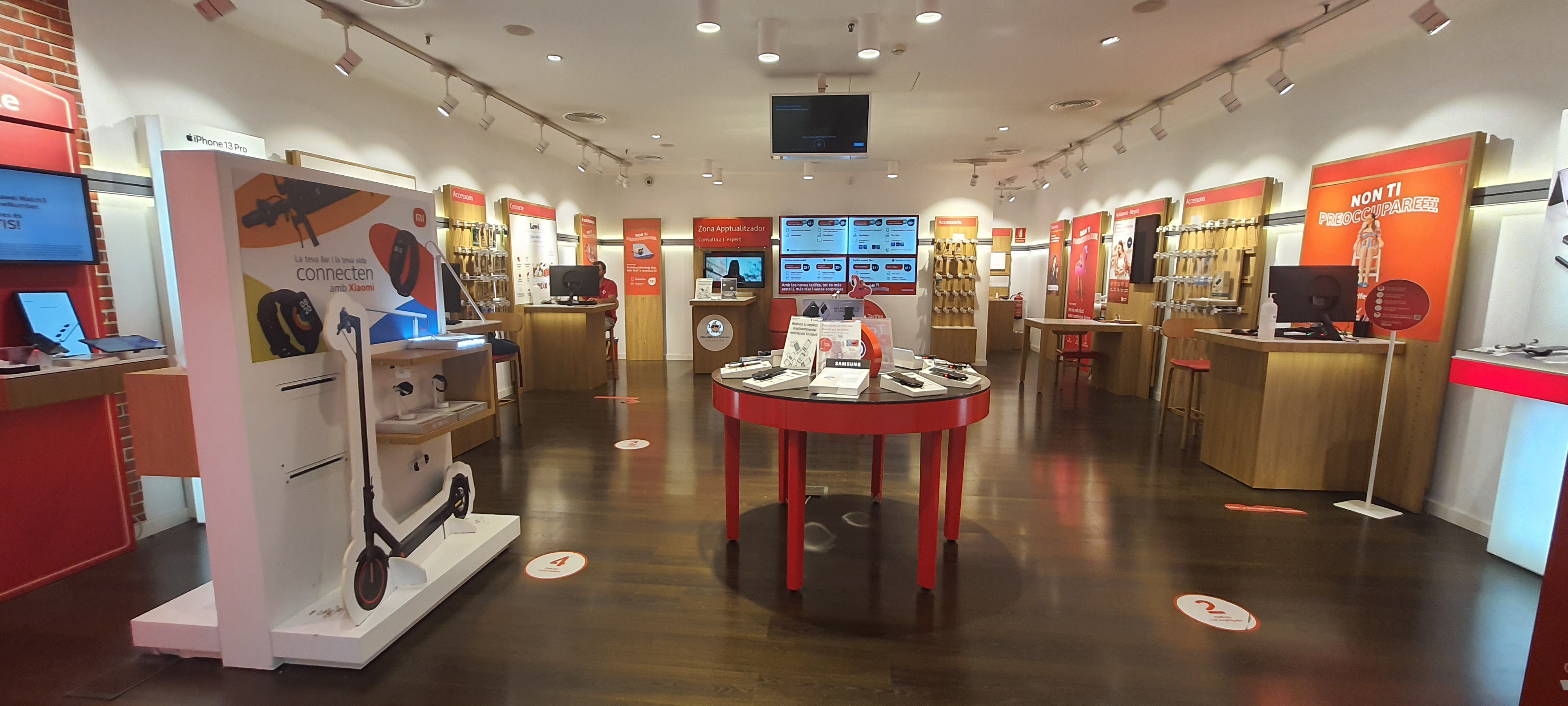 Vodafone Sant Quirze - CC Alcampo foto