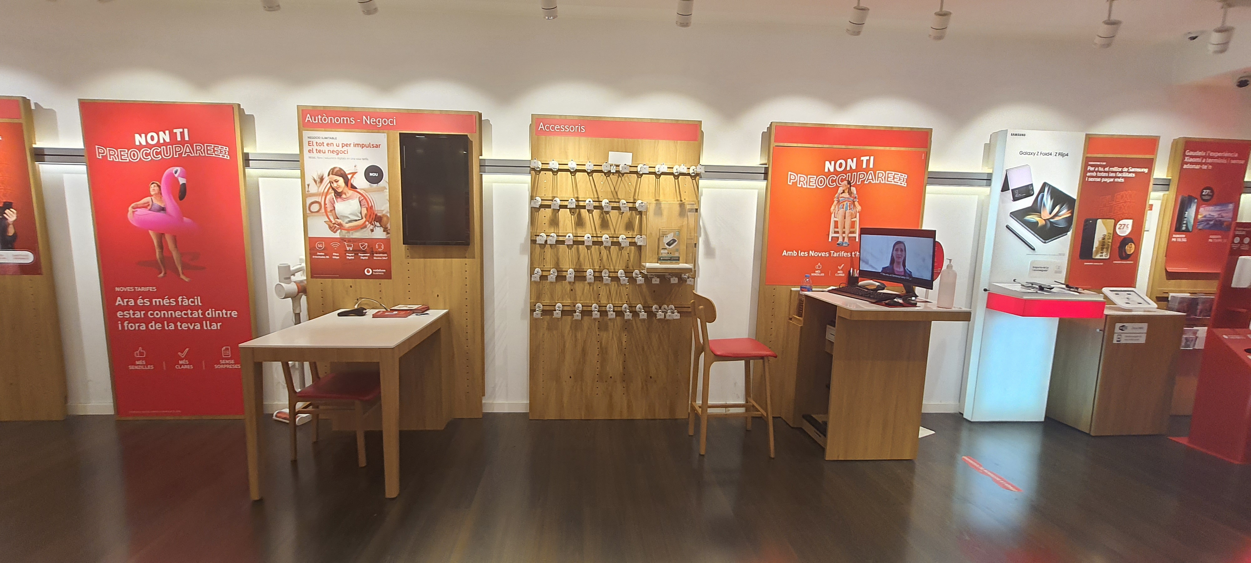 Vodafone Sant Quirze - CC Alcampo foto