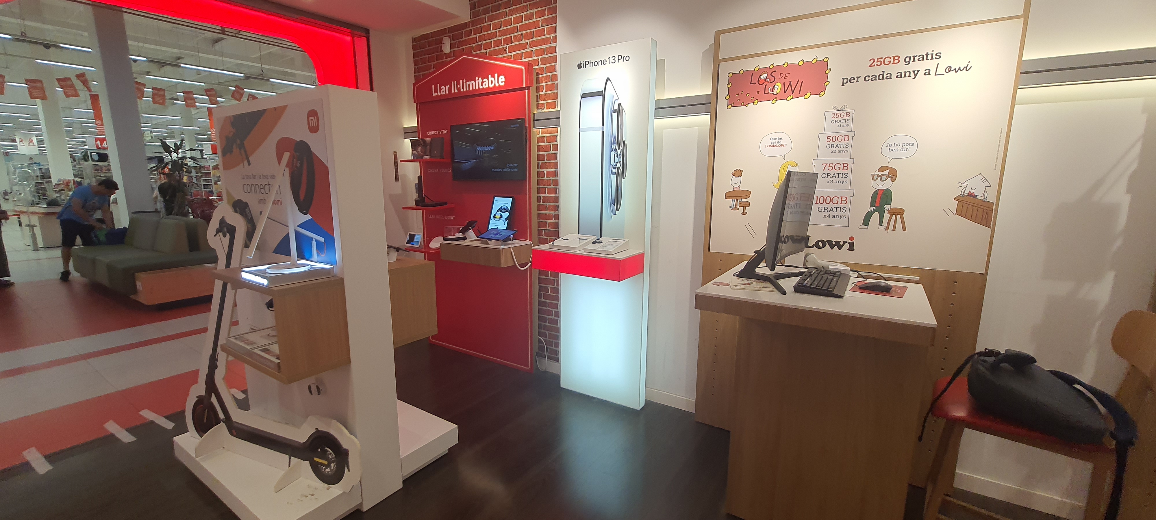 Vodafone Sant Quirze - CC Alcampo foto