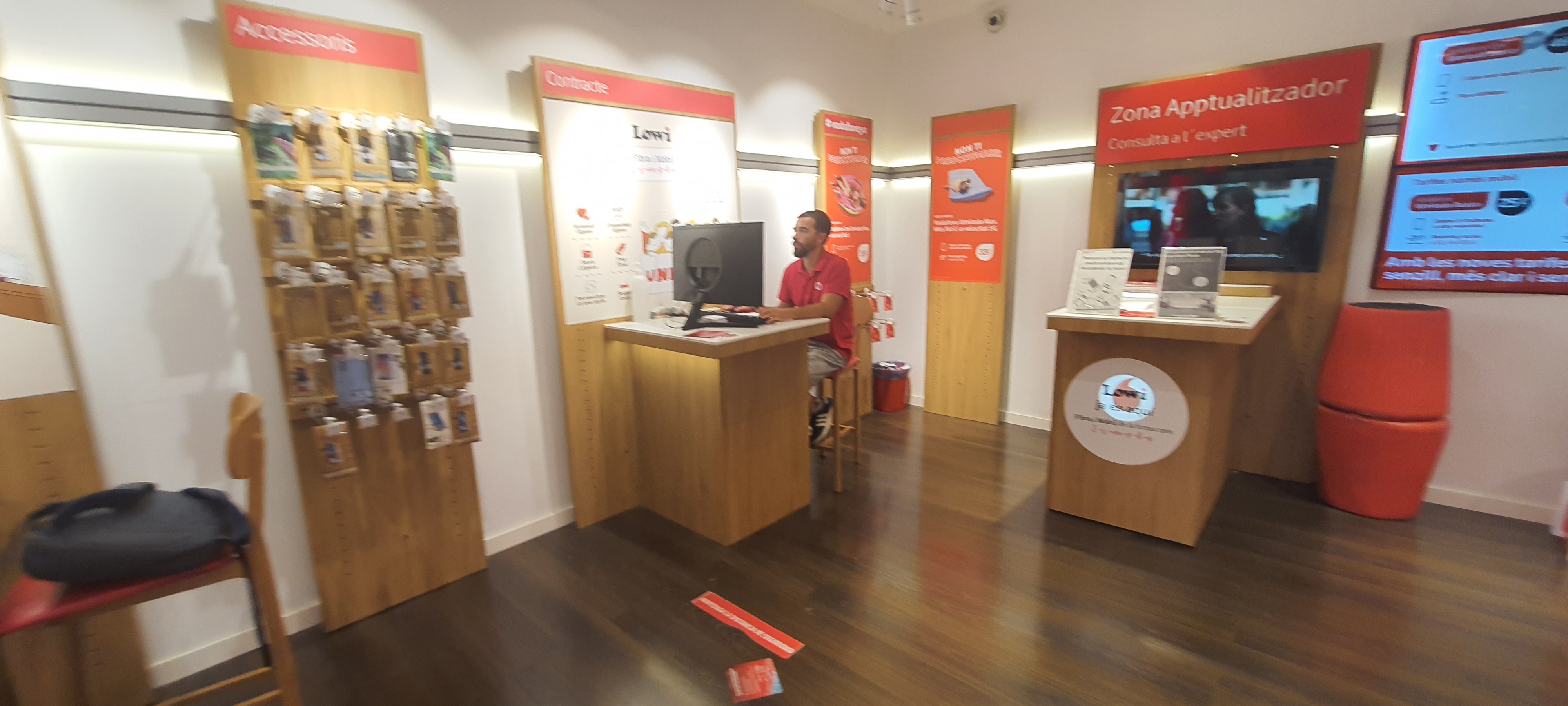 Vodafone Sant Quirze - CC Alcampo foto