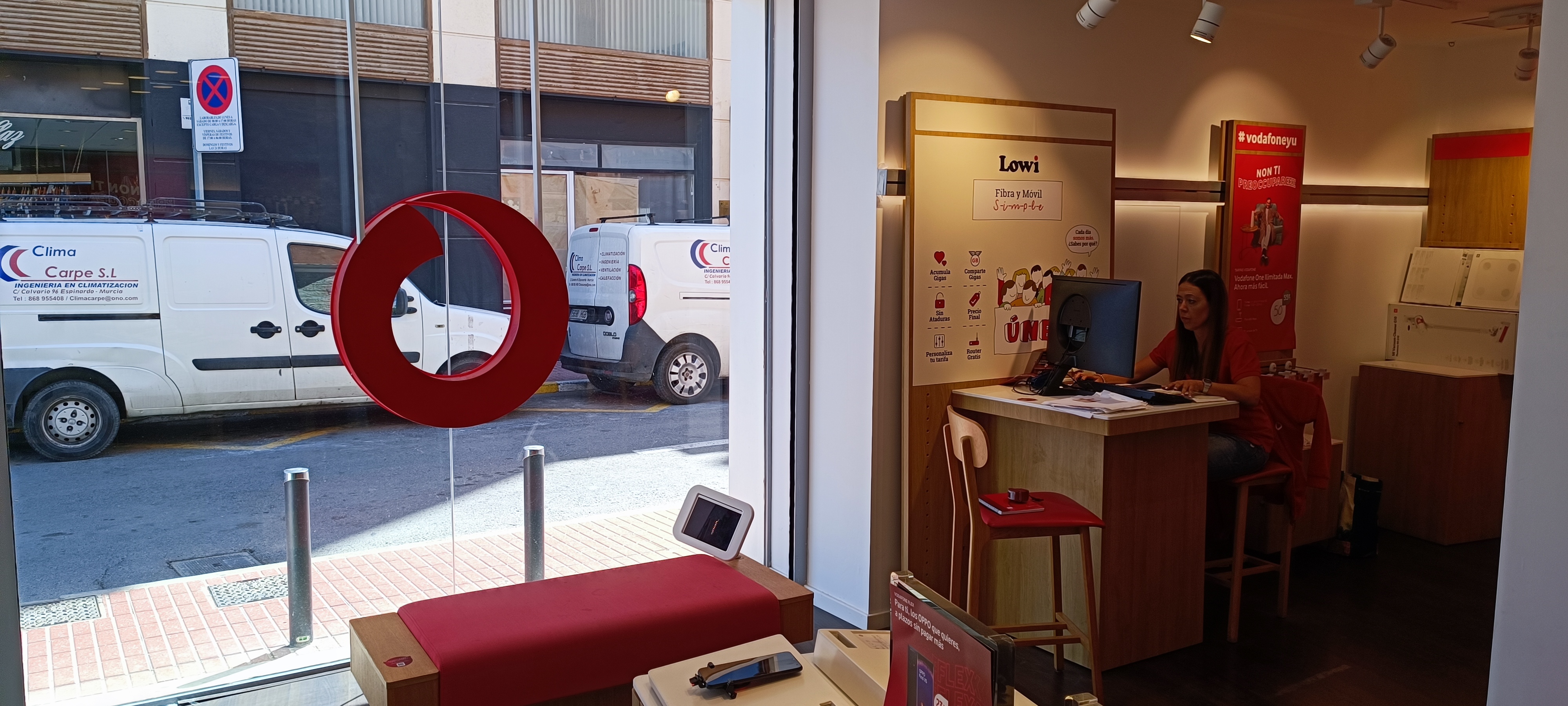 Vodafone Santa Pola - Pza de la Glorieta foto