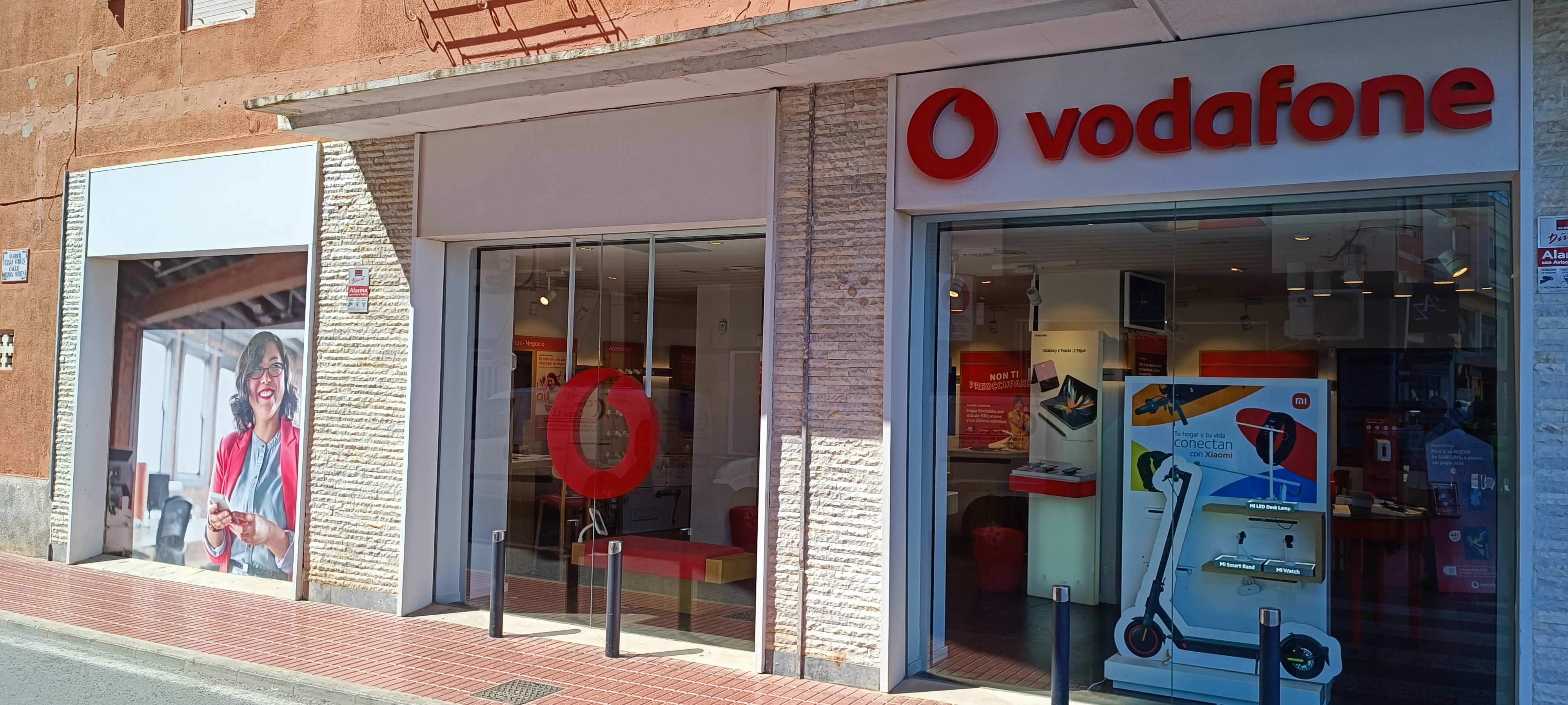 Vodafone Santa Pola - Pza de la Glorieta foto