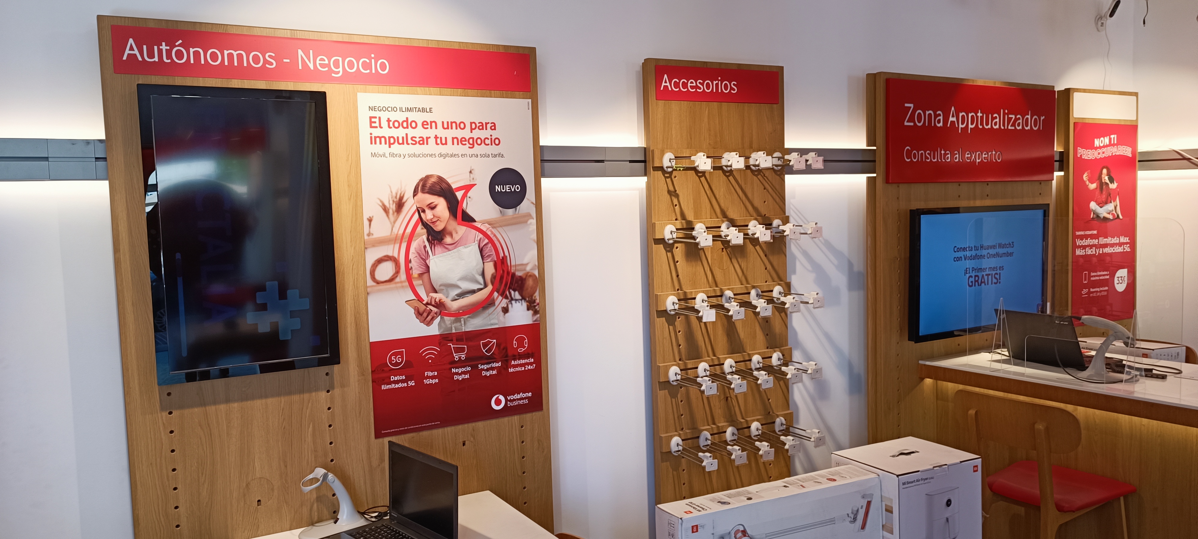 Vodafone Santa Pola - Pza de la Glorieta foto