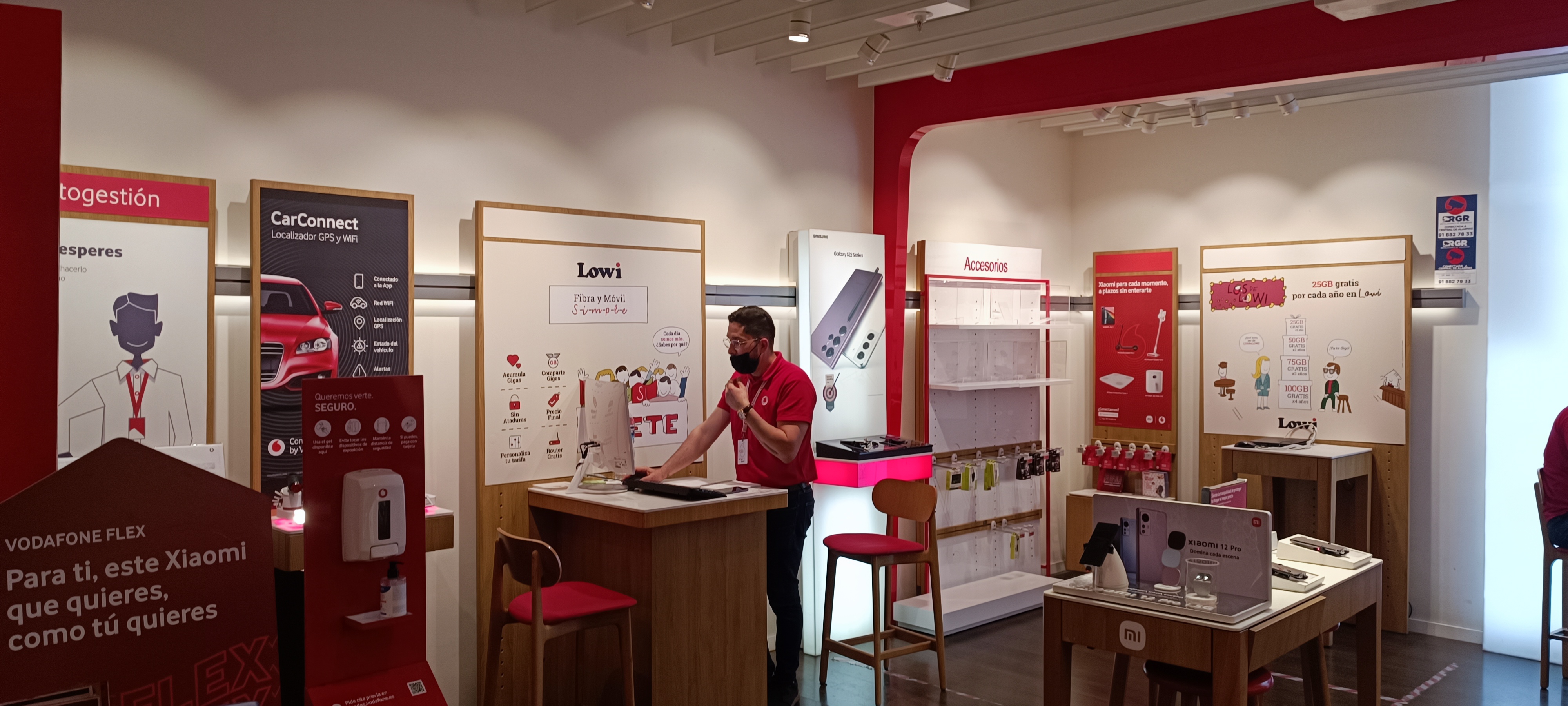 Vodafone Plaza Loranca 2s foto
