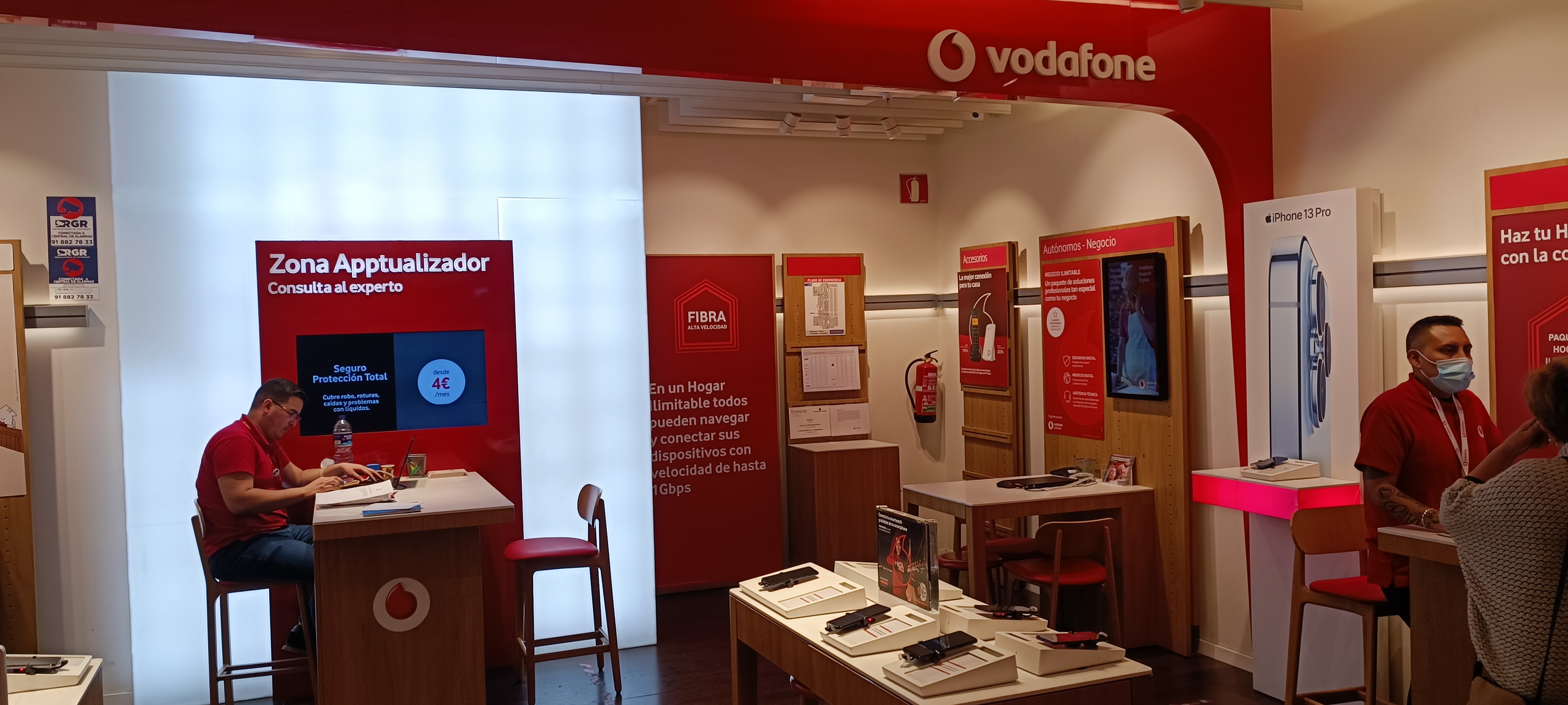 Vodafone Plaza Loranca 2s foto