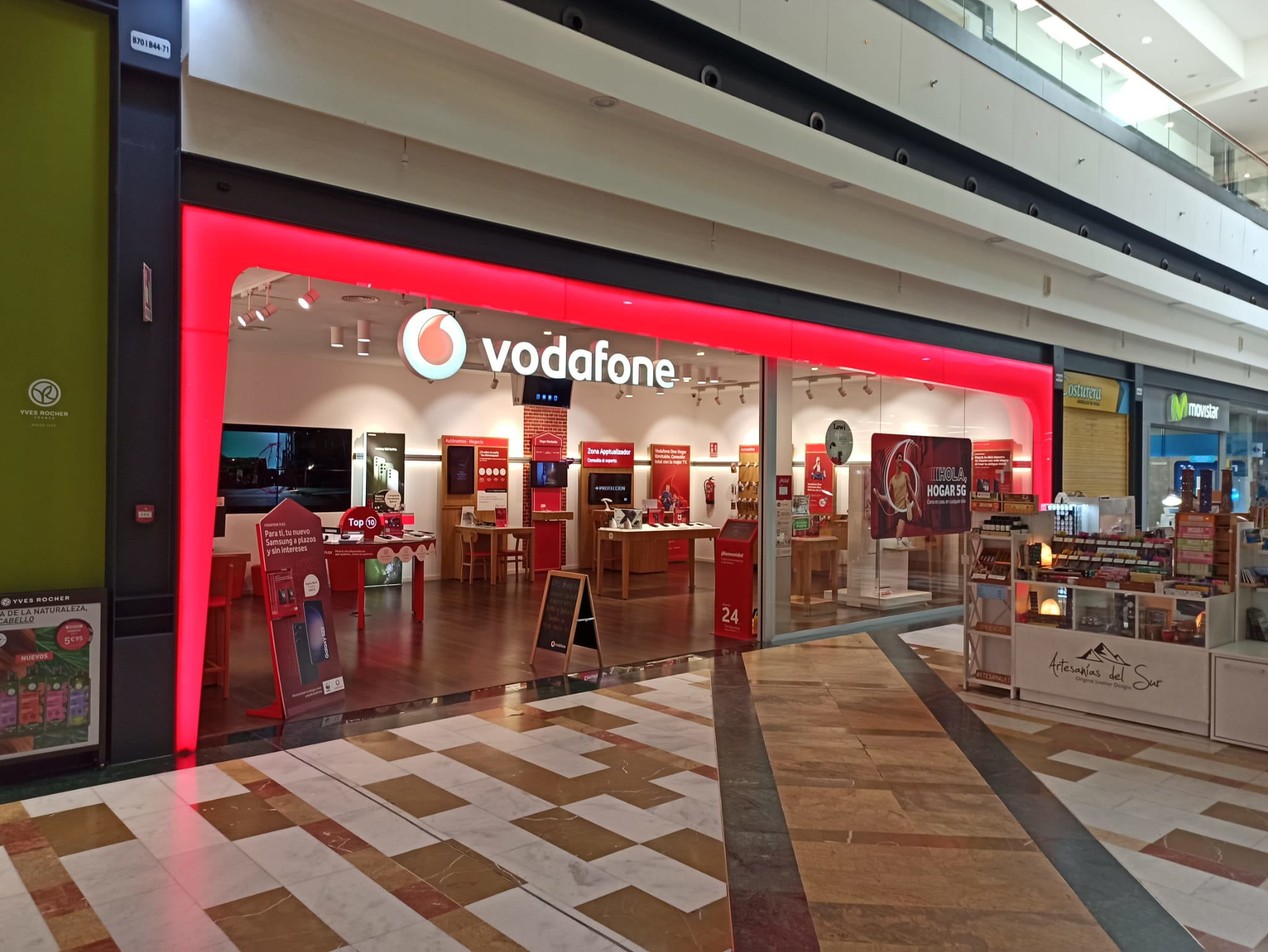 Vodafone CC Portal de la Marina