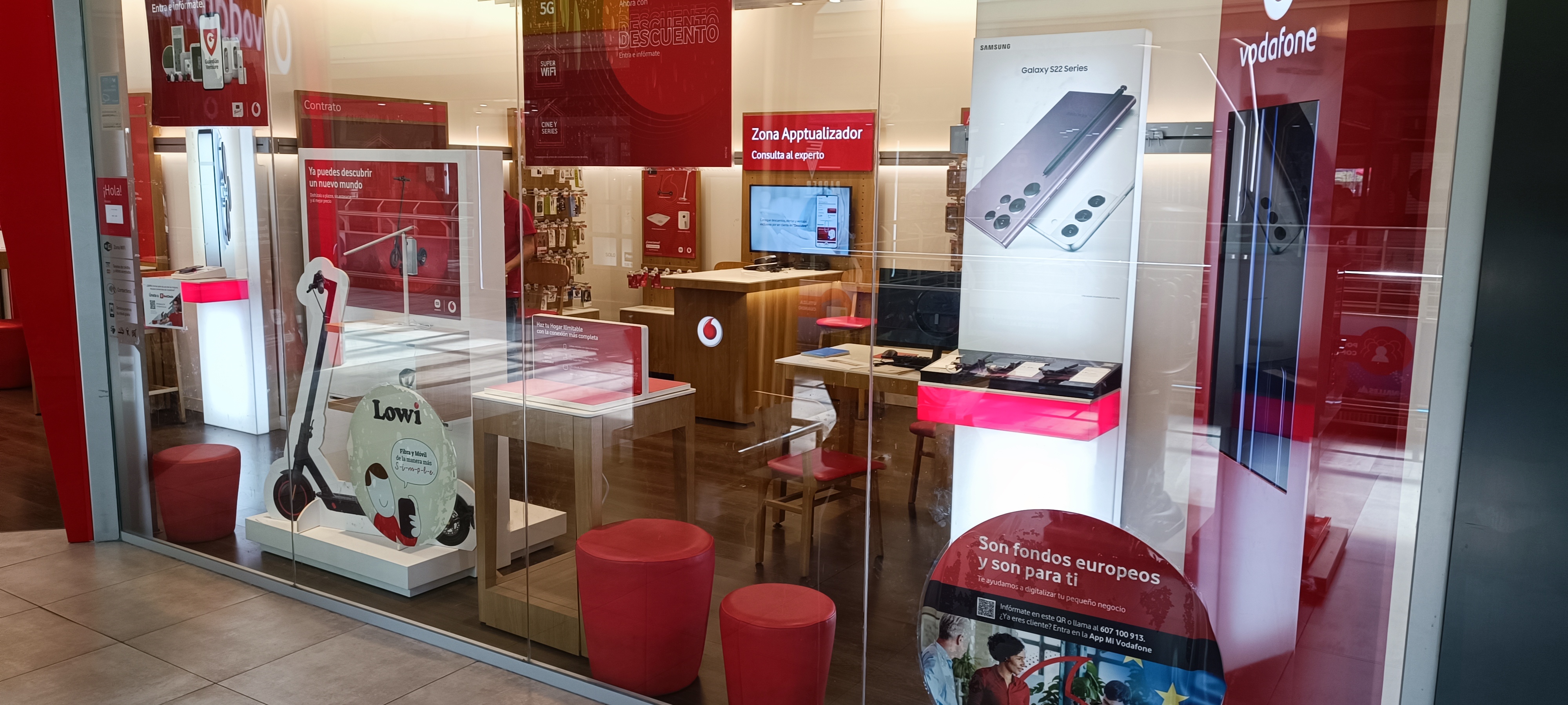 Vodafone Carrefour Collado Villalba foto