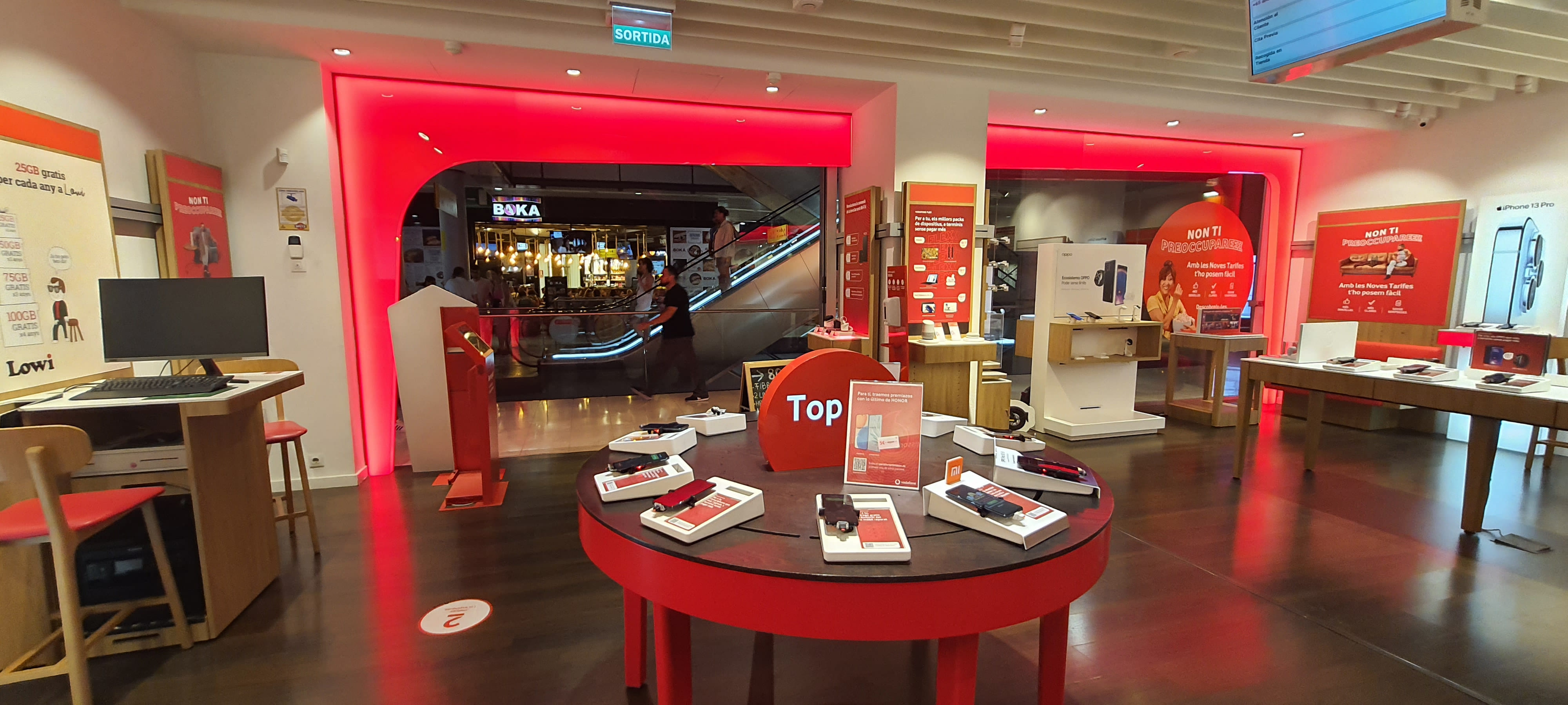 Vodafone Barcelona - CC Arenas foto