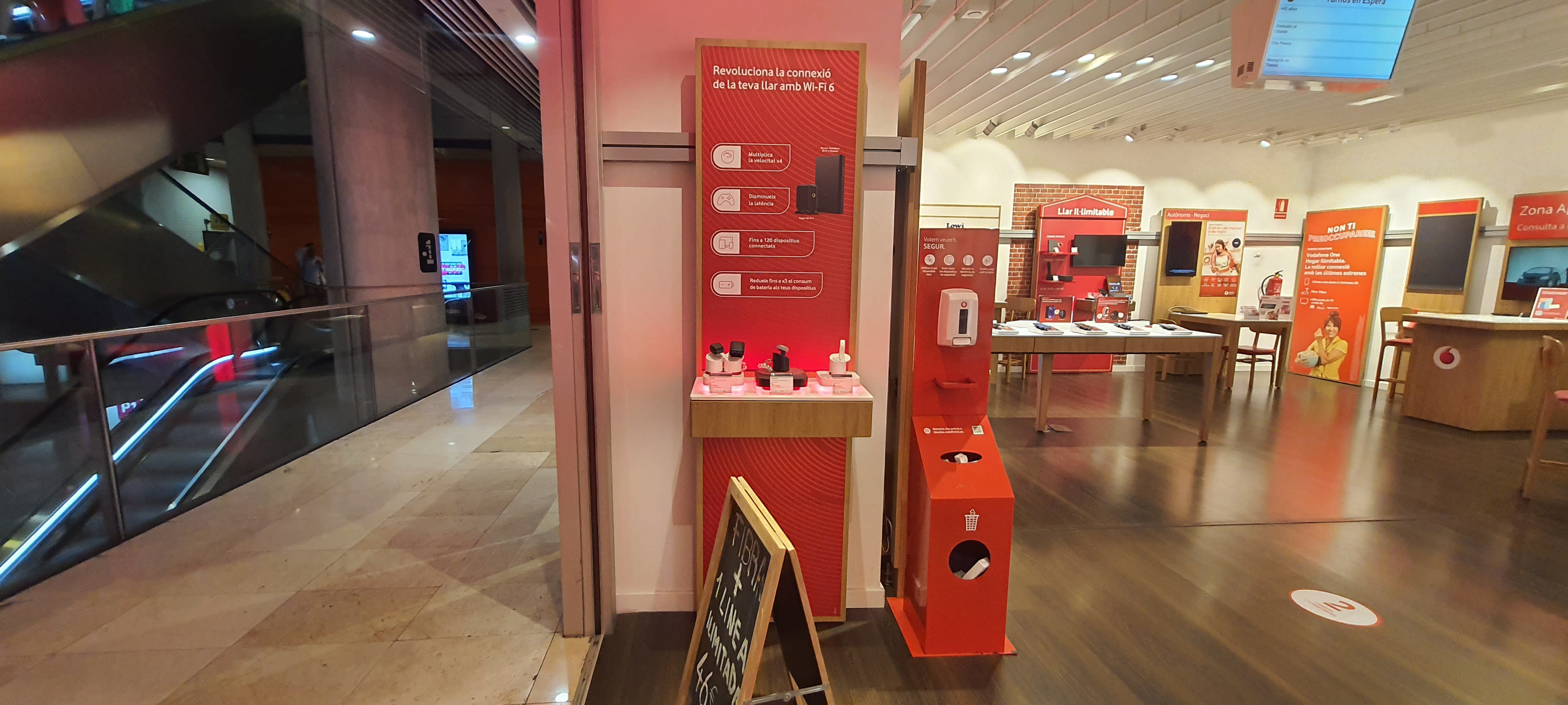 Vodafone Barcelona - CC Arenas foto