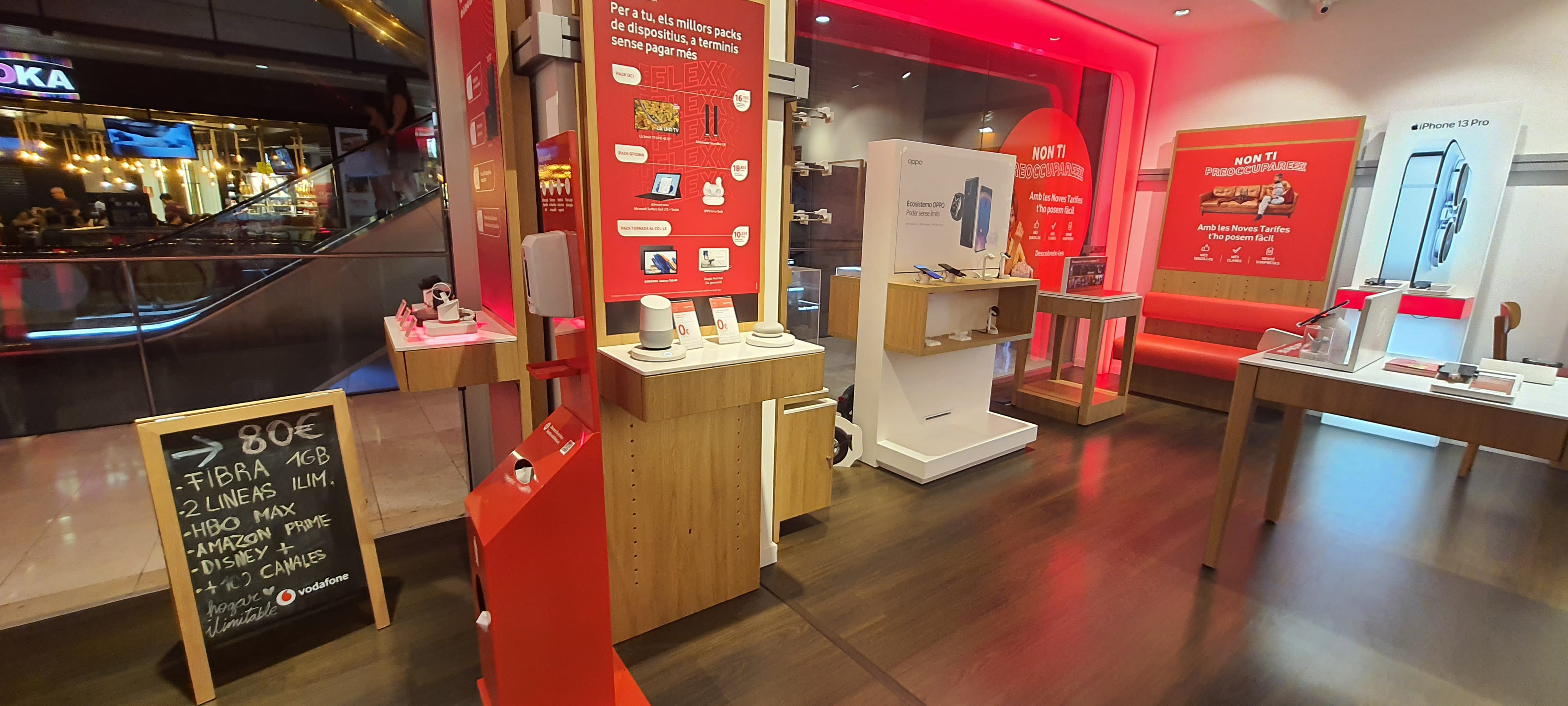 Vodafone Barcelona - CC Arenas foto
