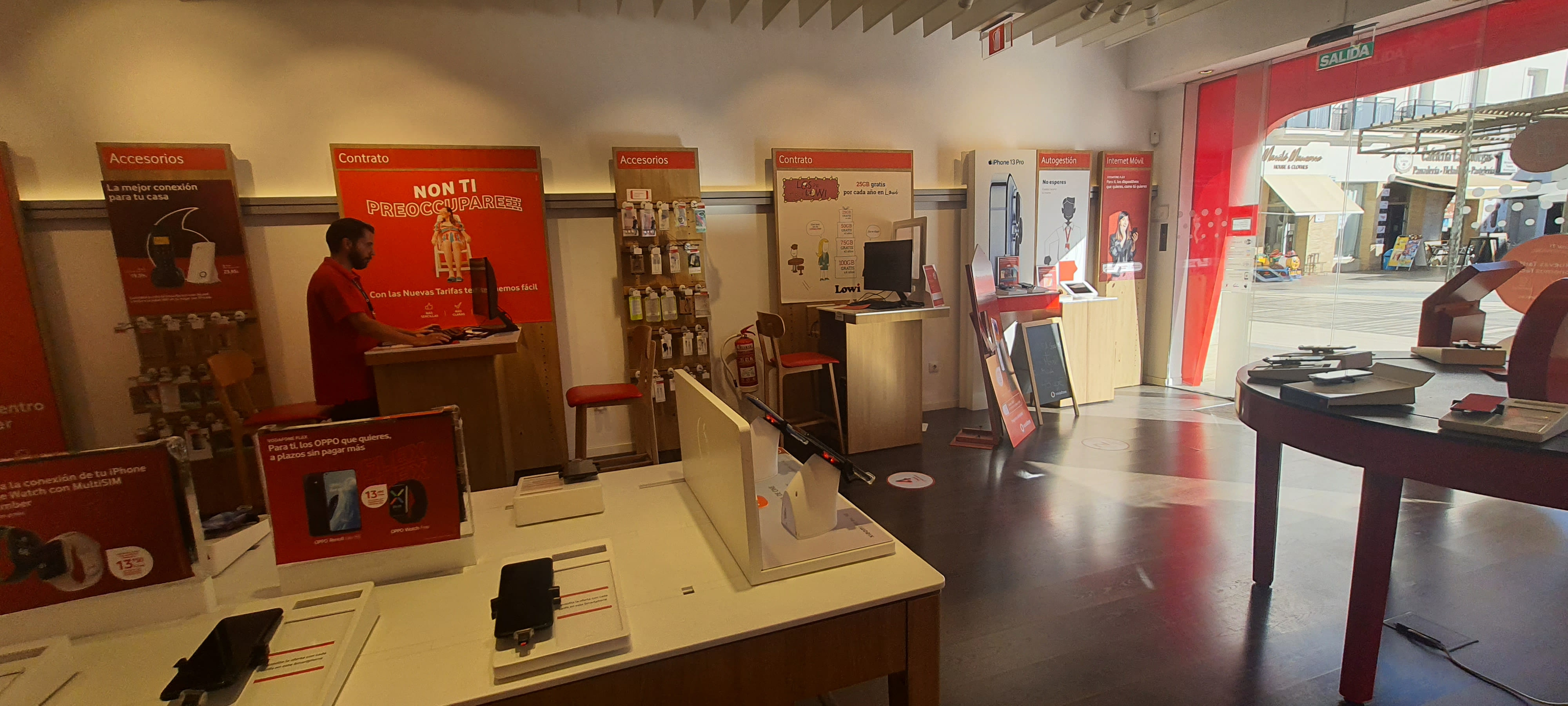 Vodafone Chiclana - Bodegas foto