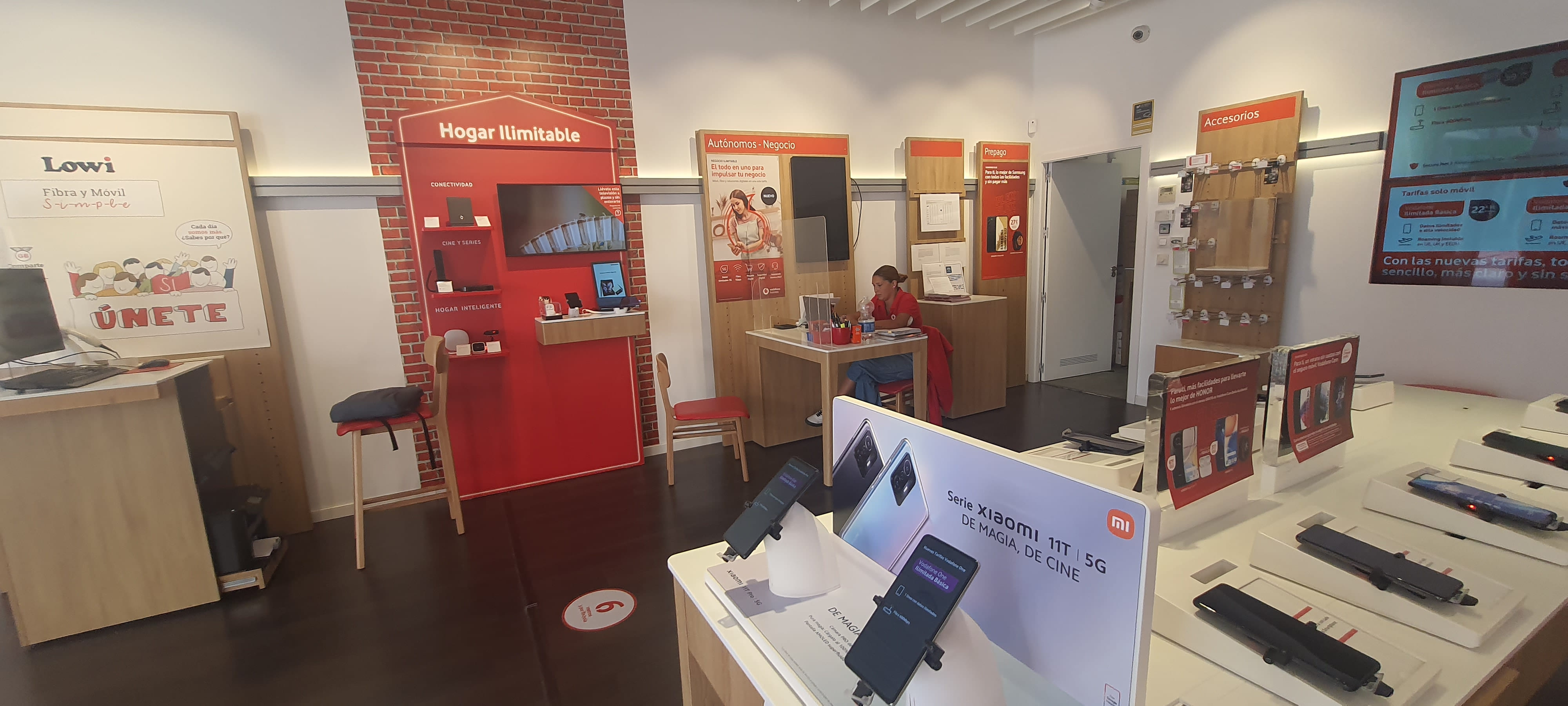 Vodafone Chiclana - Bodegas foto